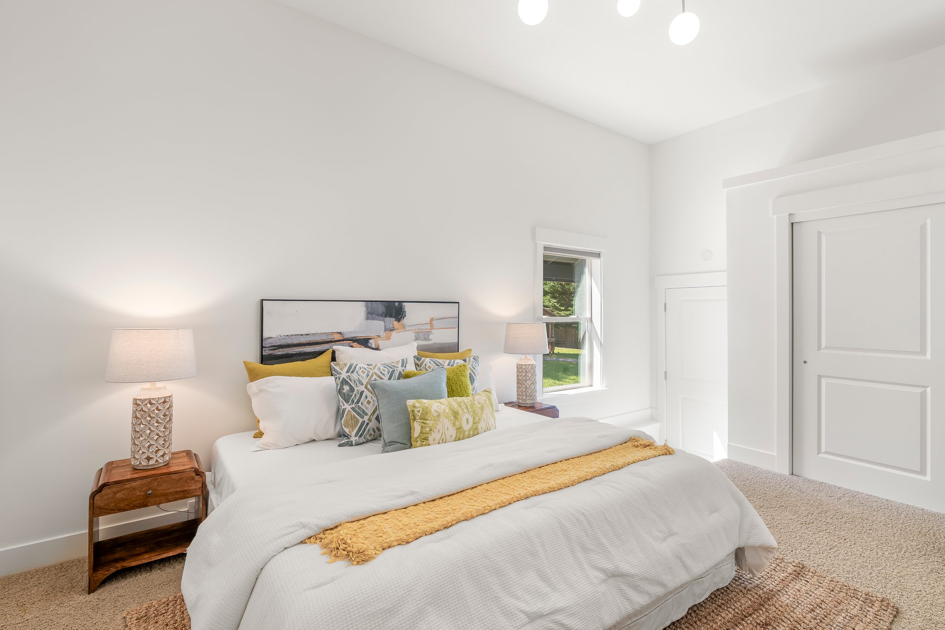 Expansive Lynnwood Living