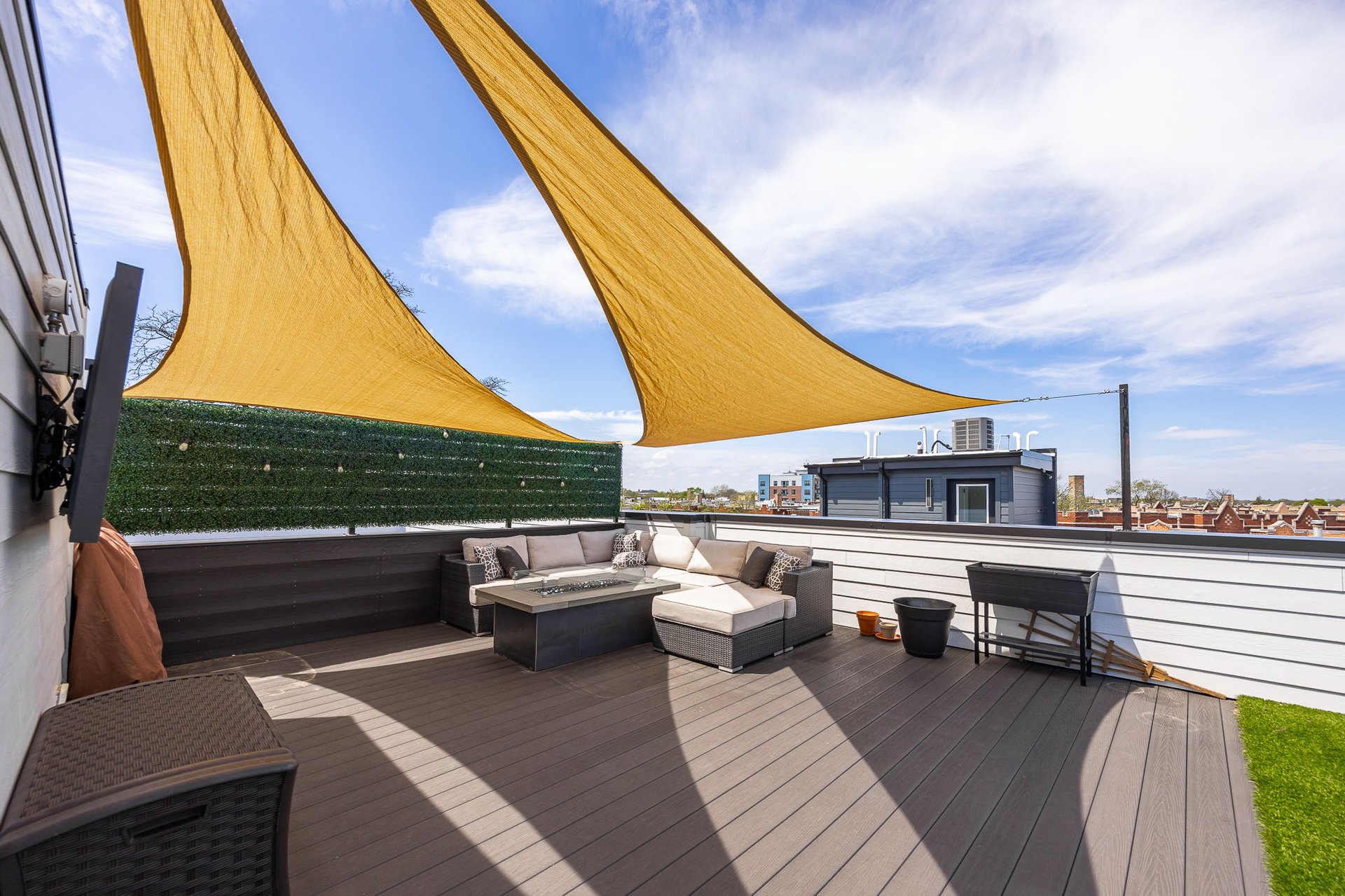 2633 N Emmett St Unit 2R