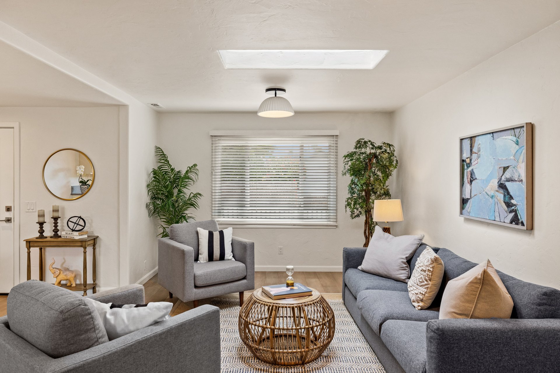 Monterey Sunbelt Living - 303 Del Robles Ave