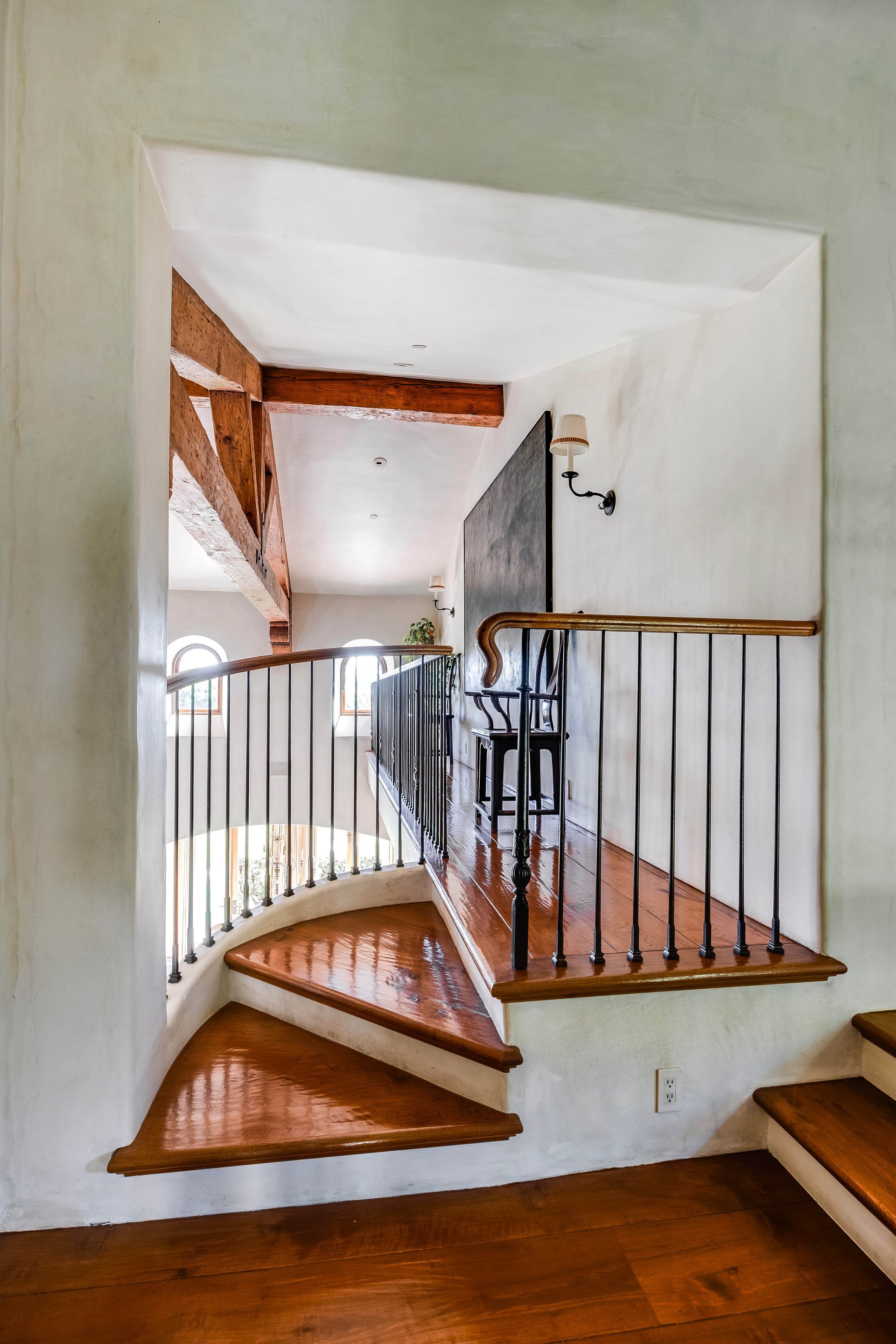 1550 Amalfi DR