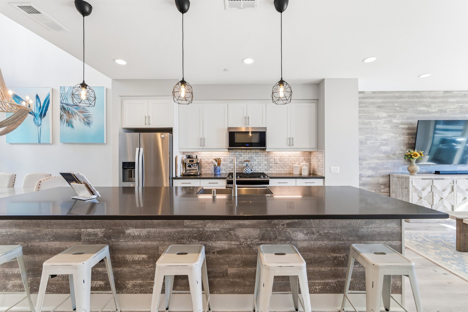 1650 Topanga
