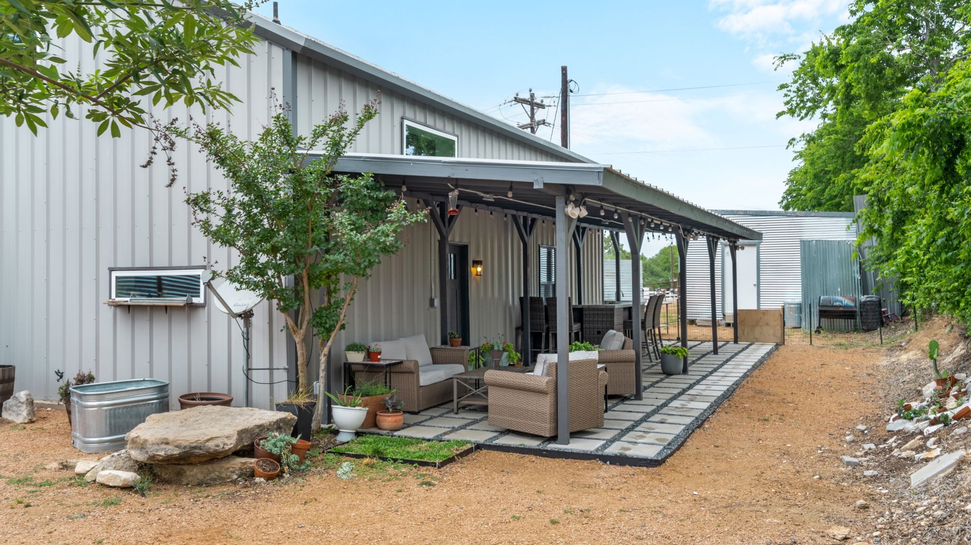 Unique Residential/Commercial Property - 180 Henly LOOP
