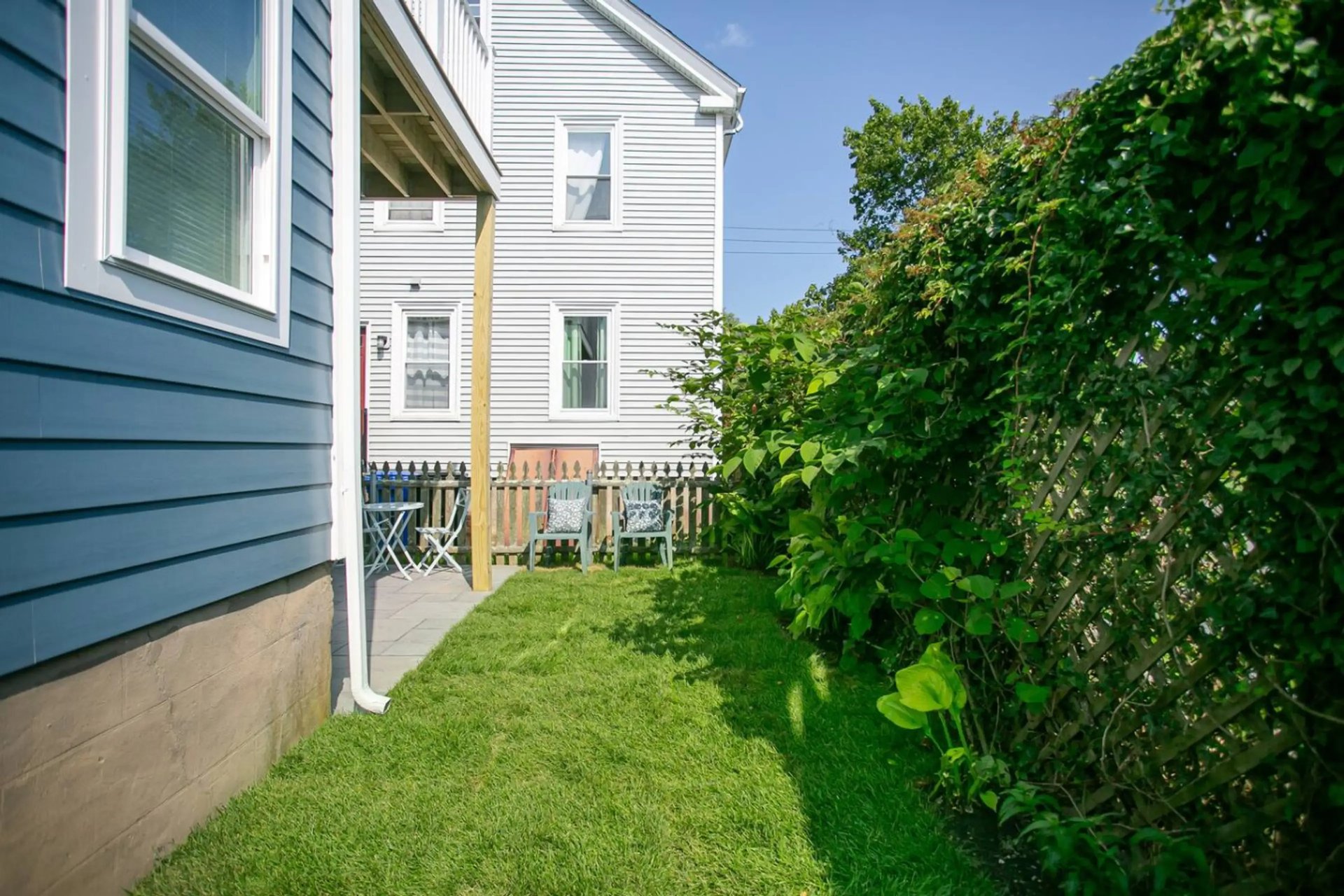 First Floor Apartment Near the Cliff Walk and More