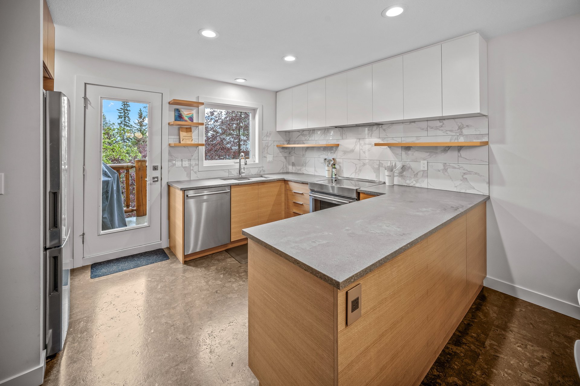 1022 Rundleview Drive Unit: 27