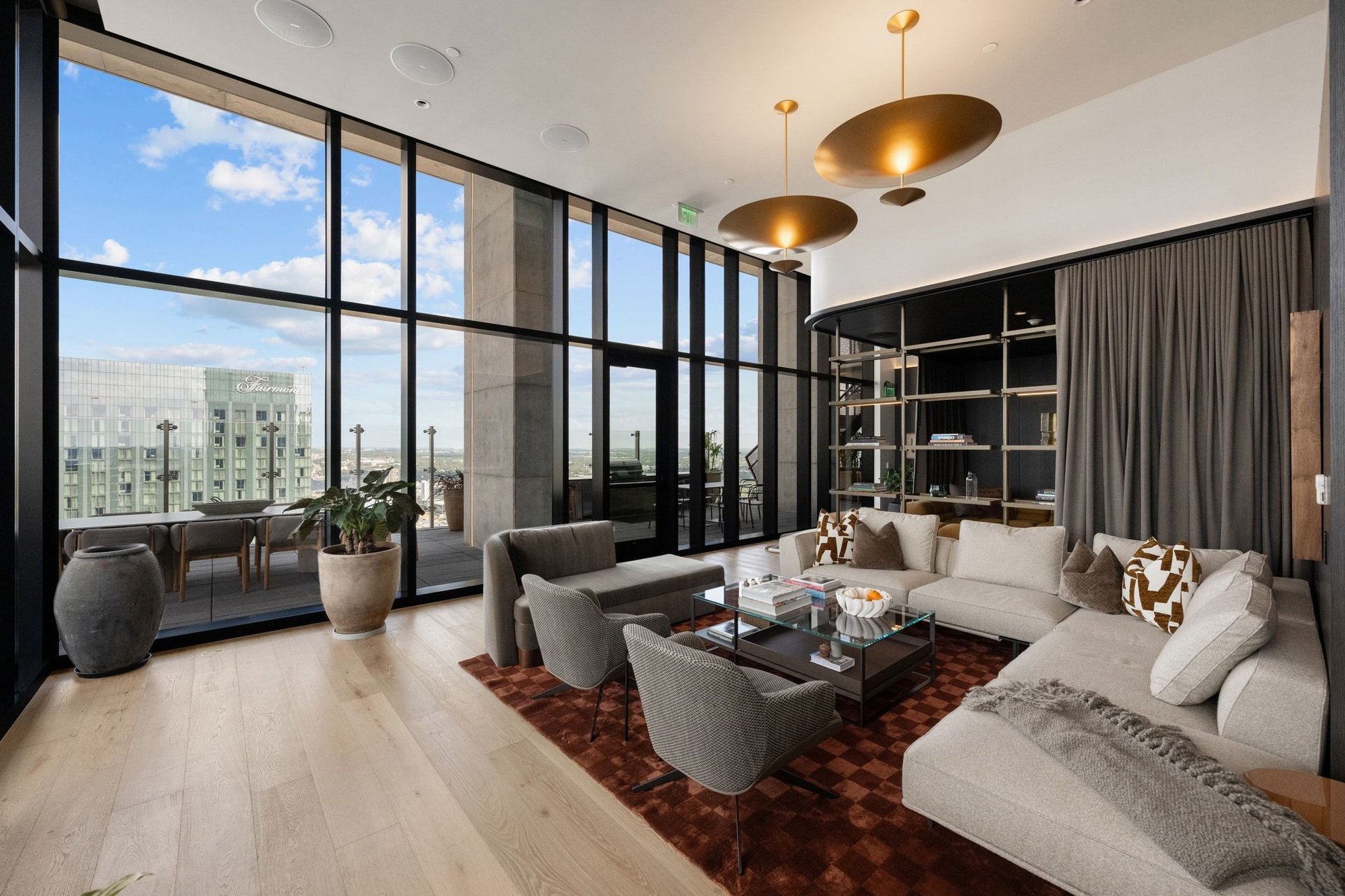 610 Davis Street #3902