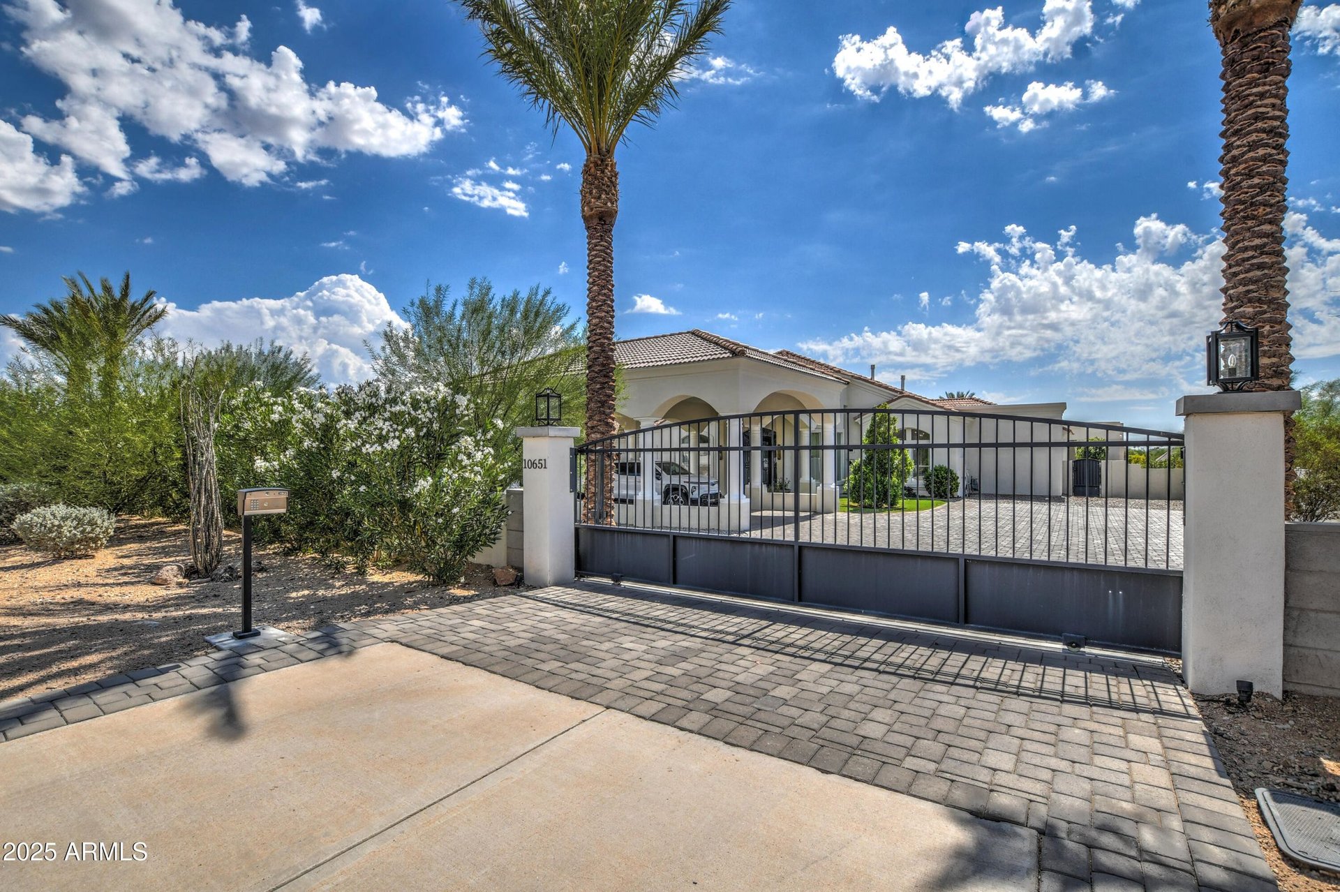 10651 E CACTUS RD
