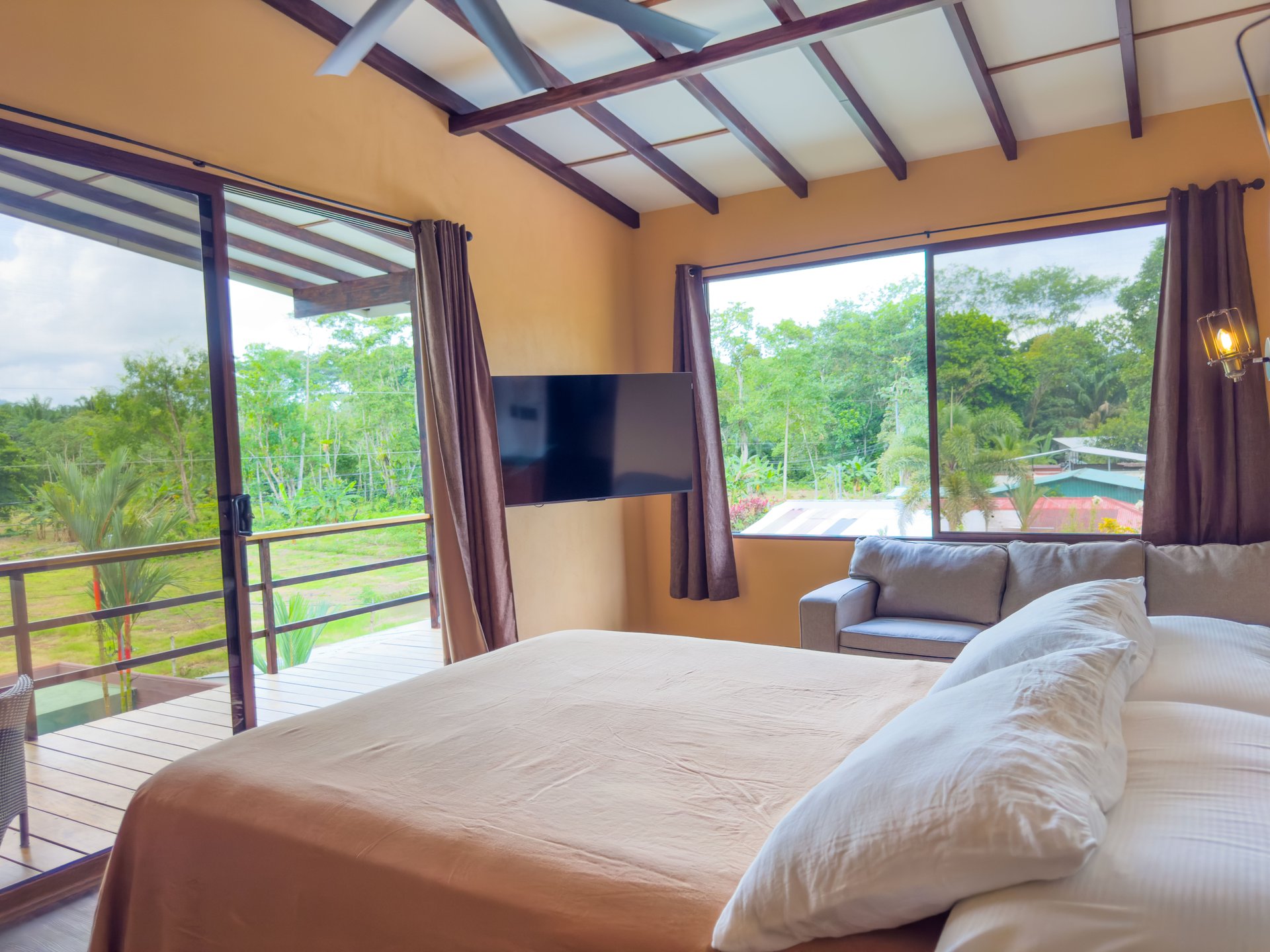 Naranjito corner lot house