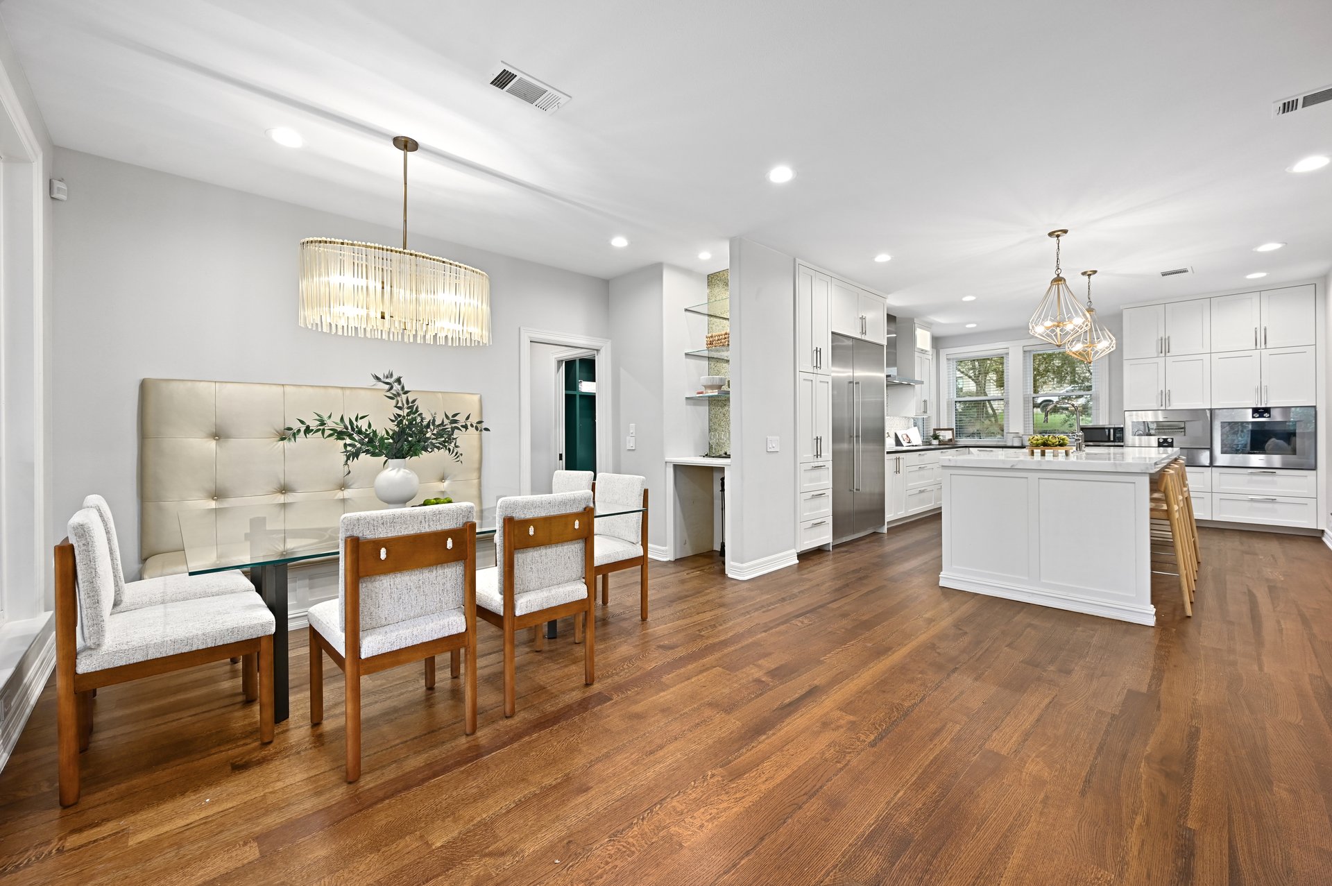 2704 Regents Park