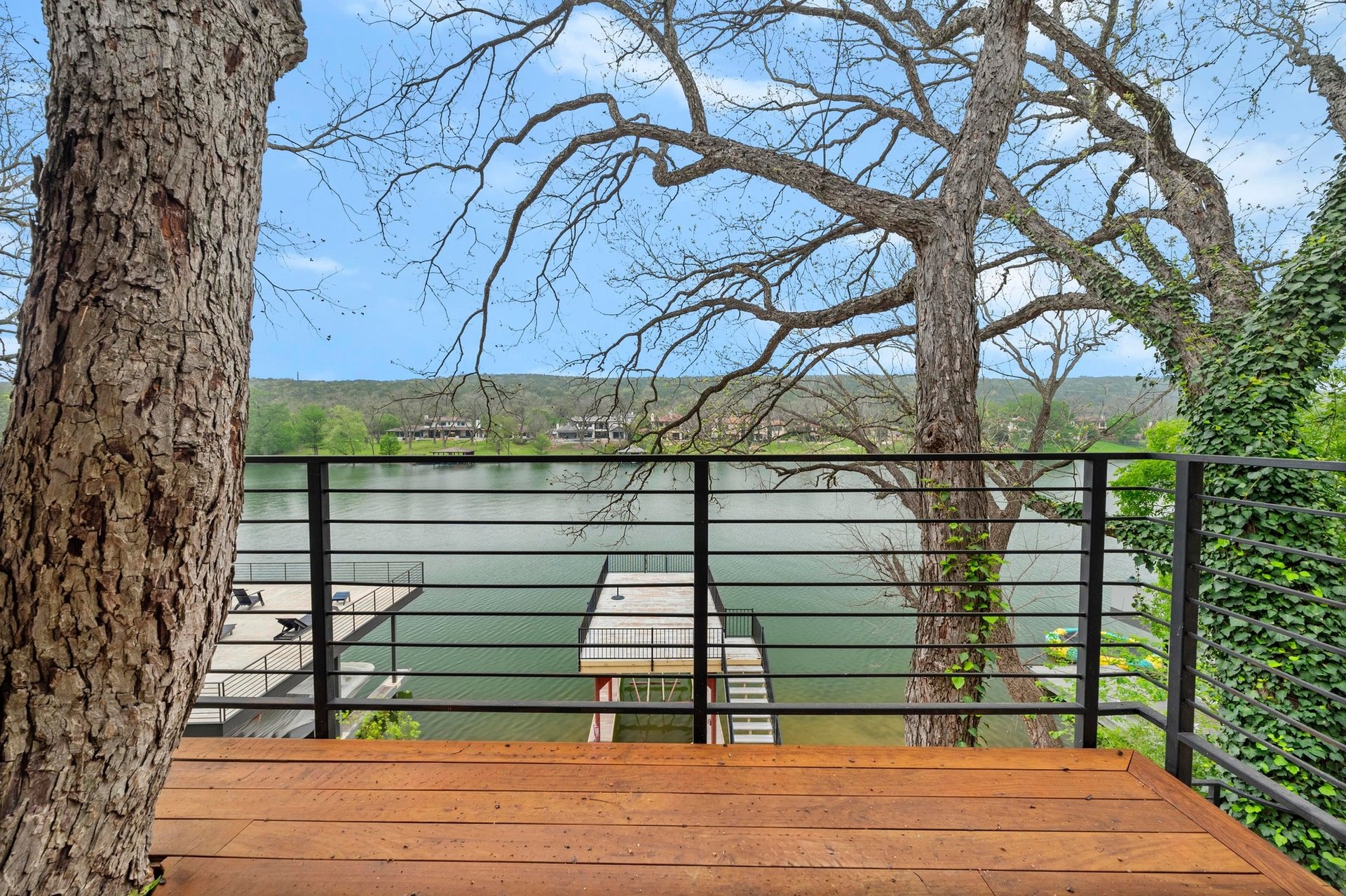 1606 Ski Slope Drive
