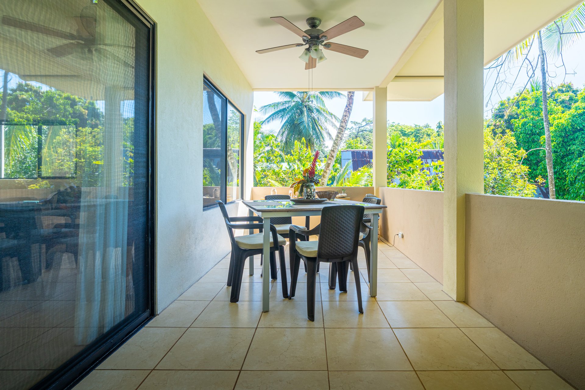 Casa Brisa de La Playa, 2 Bedroom Home Just Steps From the Beach!
