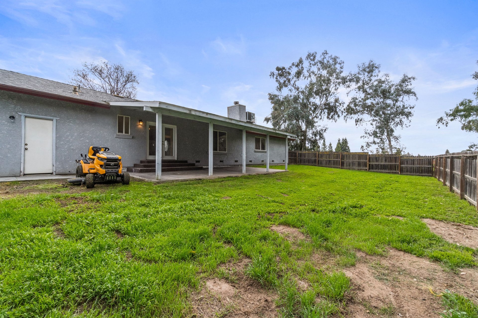17646 Lane Dr