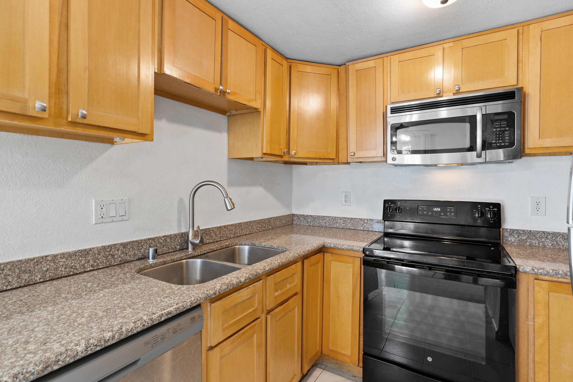 200 Del Luz Ct