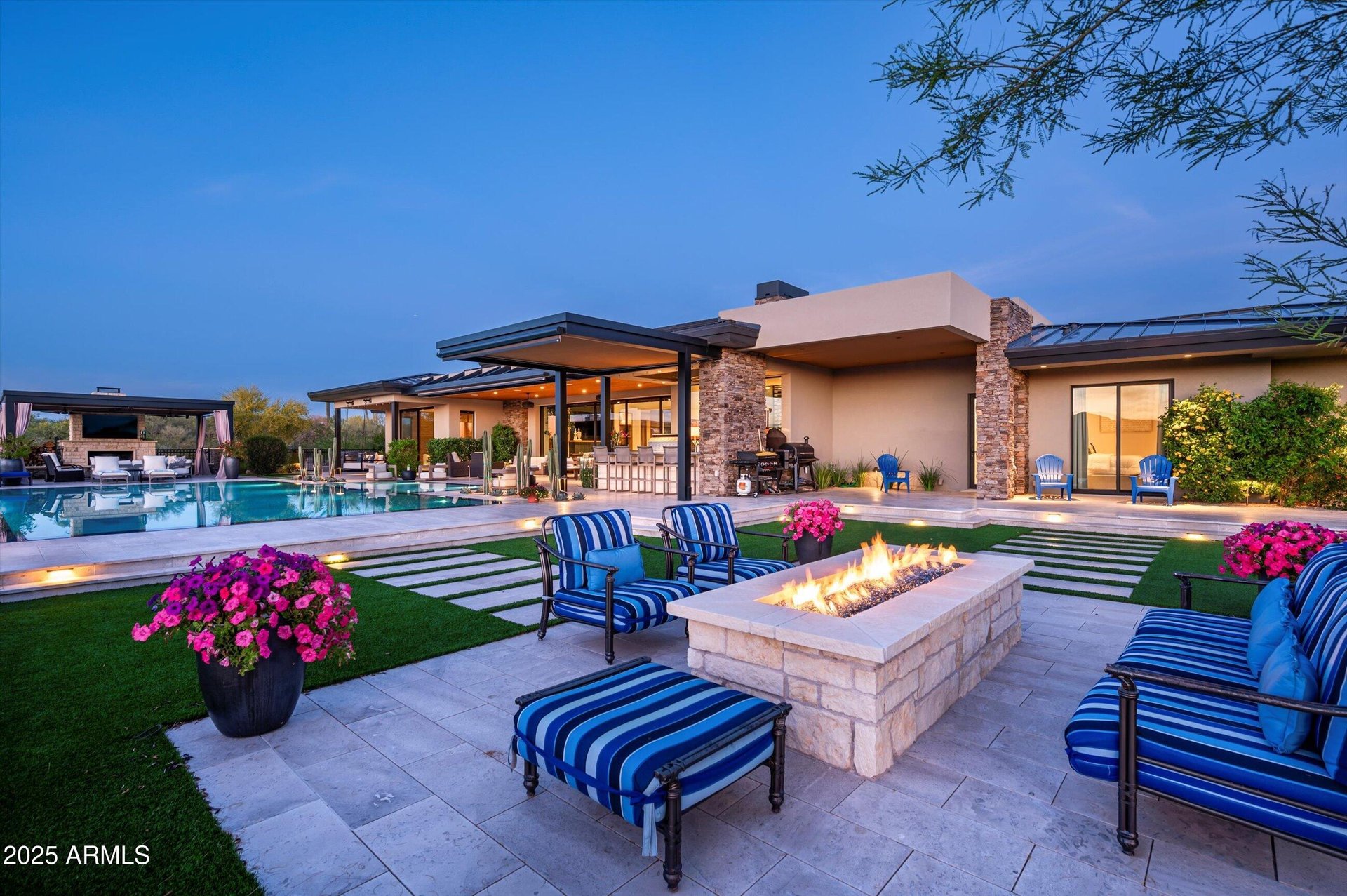 8328 E WHISPER ROCK TRL