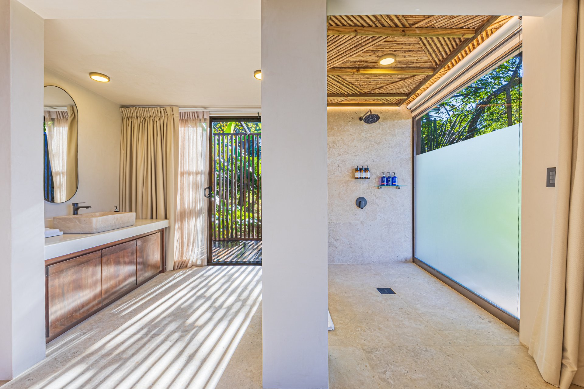 Luxury Hotel Boutique with Ocean Views | Walking distance to the beach | 13.2 Acres