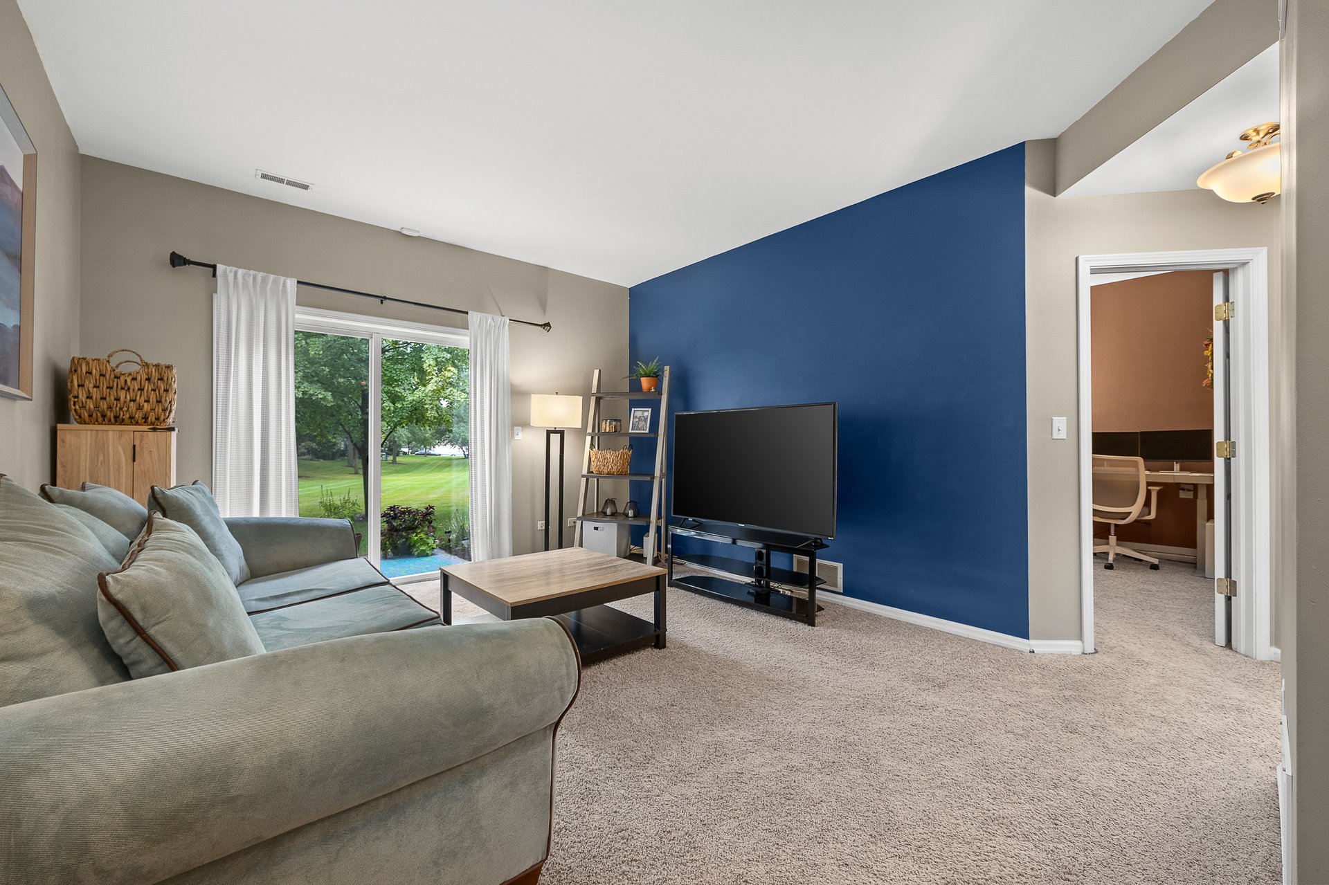 347 Gladstone Ln