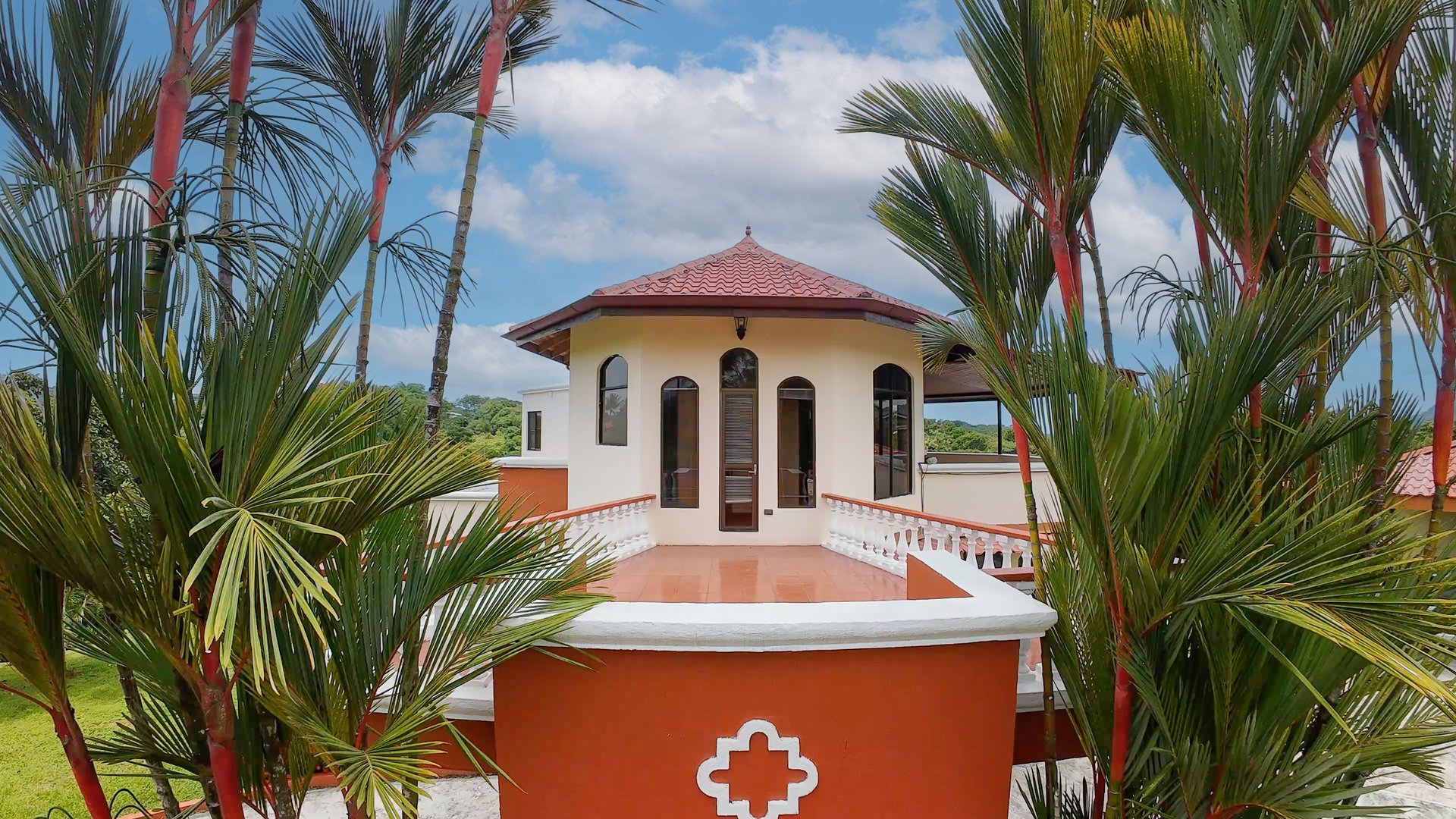 Tropical Estate in Gated Community near Quepos