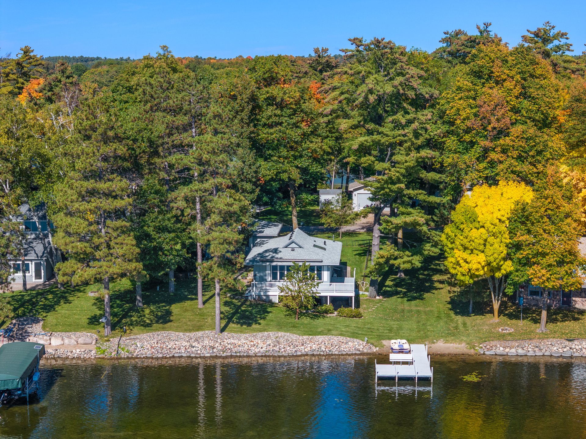 Charming, Southfacing Cabin with Sandy Beach on the Whitefish Chain