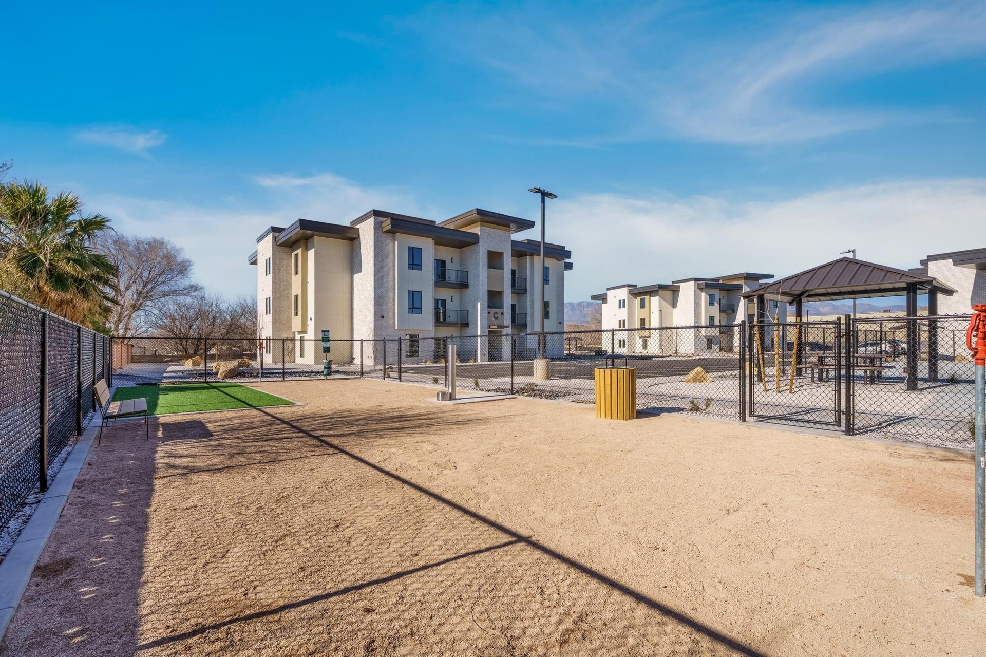 983 W State St B-304
