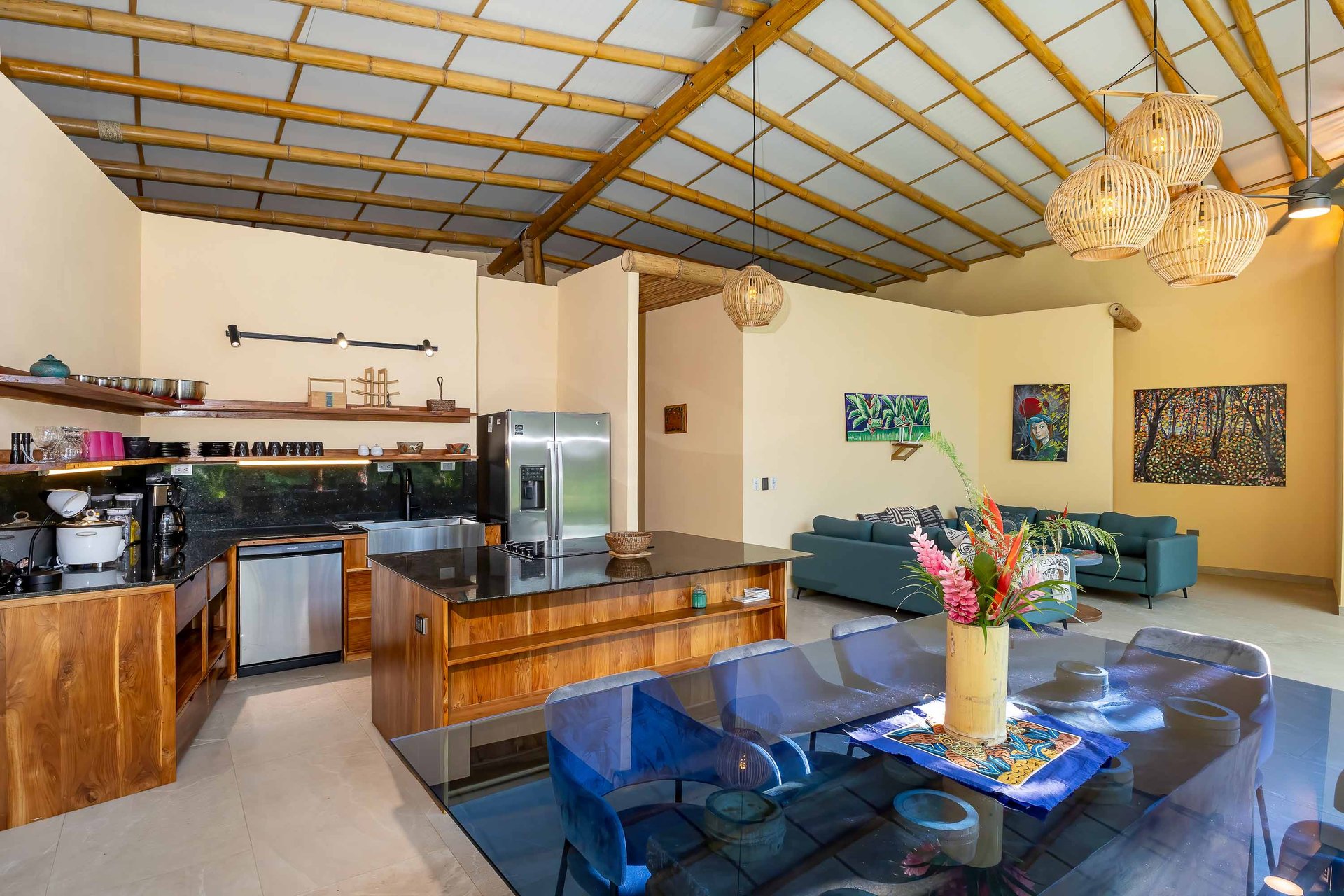 Villa Bamboo Luxury Jungle Retreat near the Marina