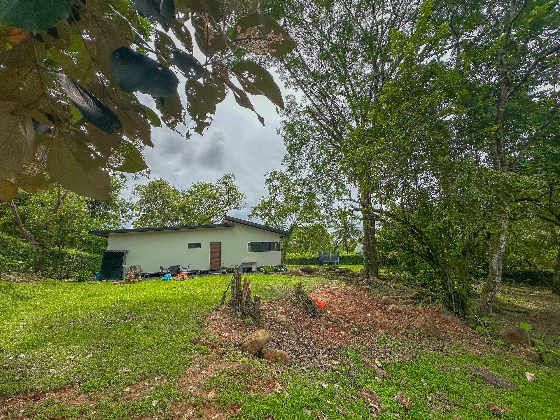 Charming 2-Bedroom Home in the Heart of Ojochal – Privacy, Convenience, and Opportunity Await!