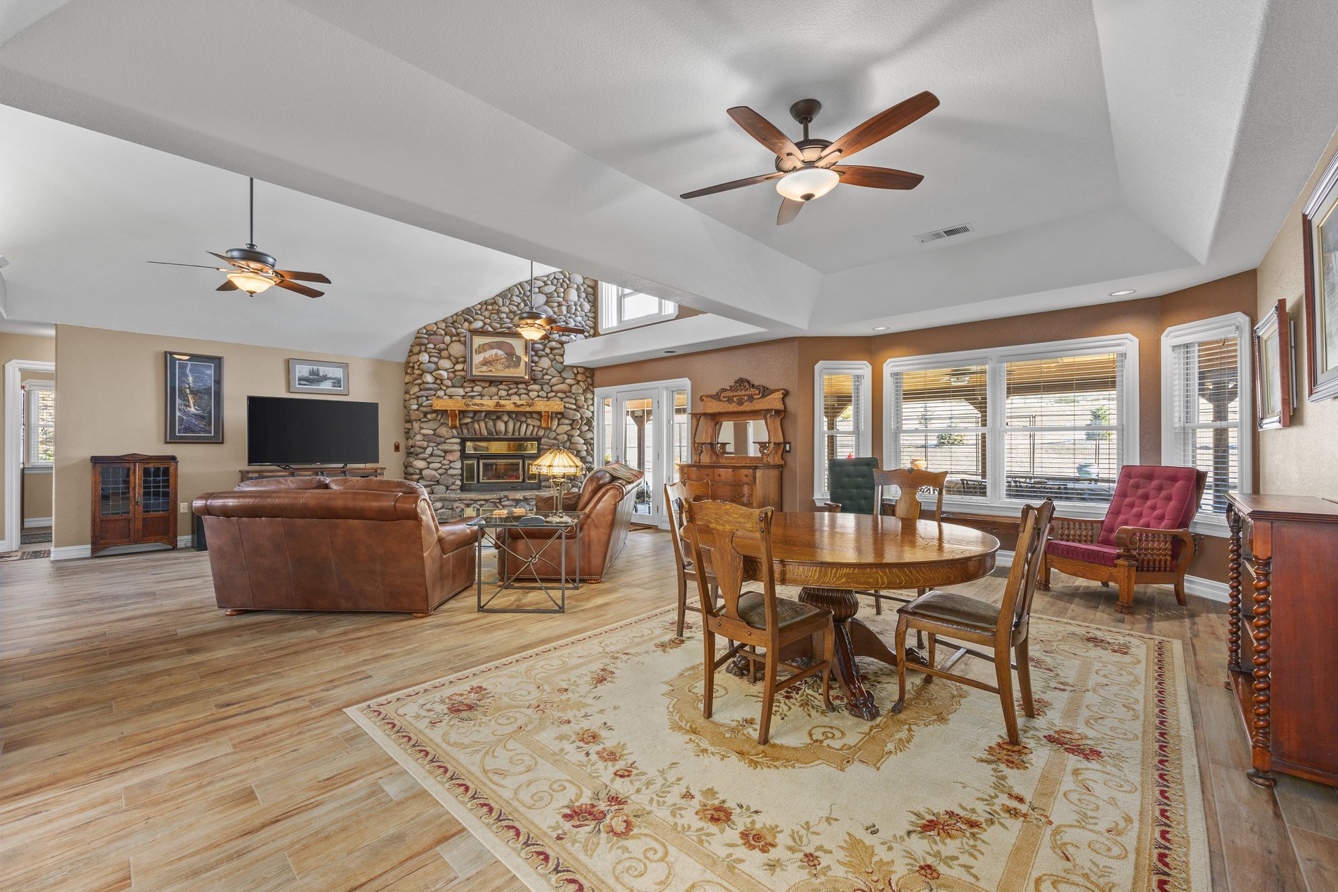 Equestrian Estate in Bear Valley Springs: 25820 Skyline Drive