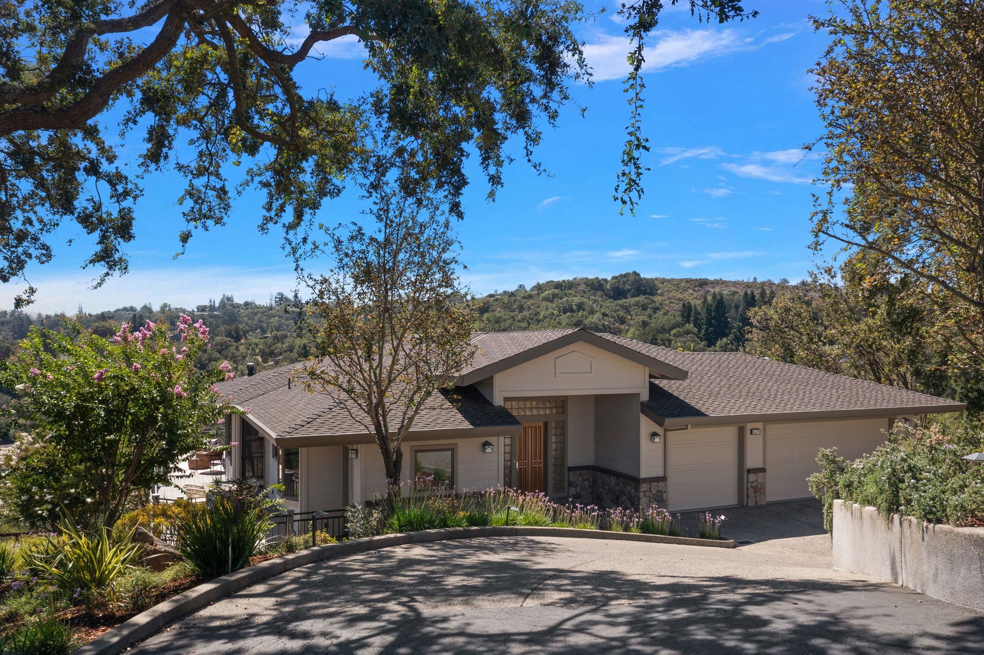 809 Mountain View Dr