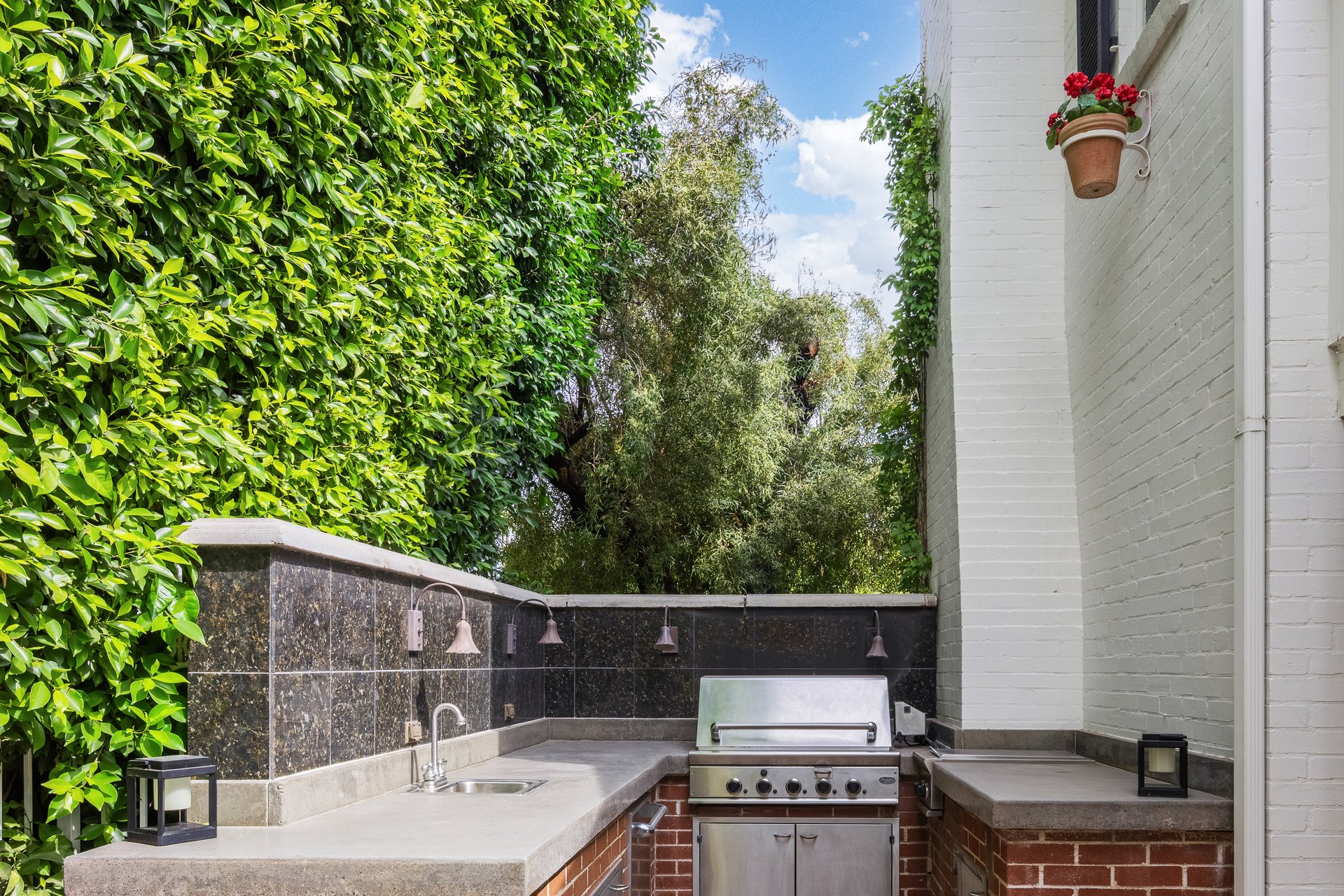 917 ENCANTO Drive SW