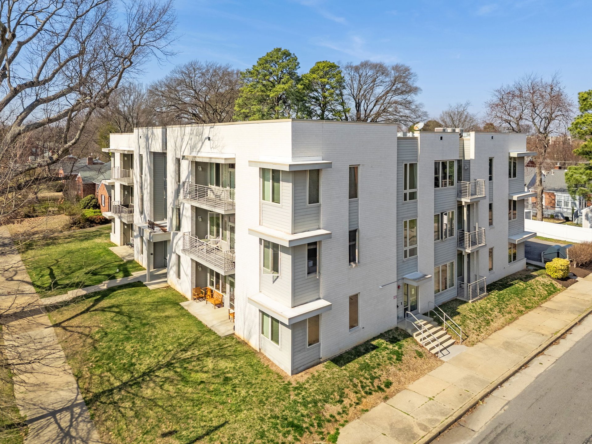 3900 Monument