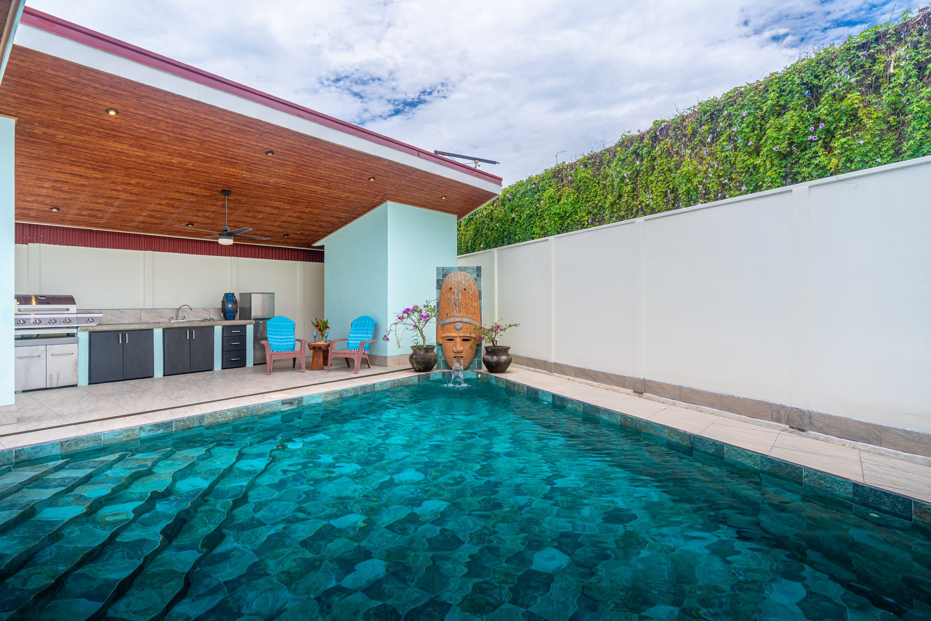 Villa Esmeralda - Big Pool. Big Lot. Big Lifestyle. Central Uvita, Walk to Everything!