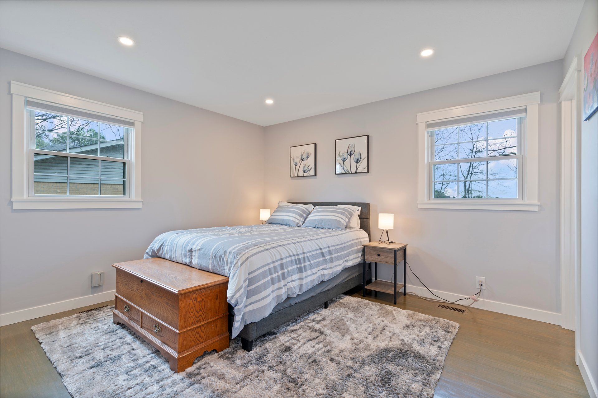 MODERN FURNISHED HOME - NEAR UAH!