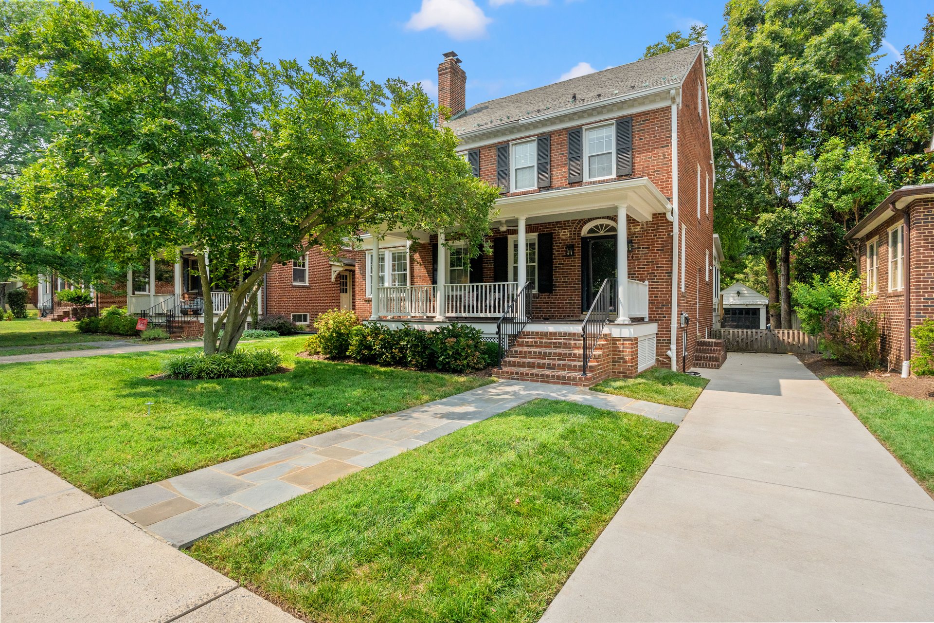 21 W Oak Street