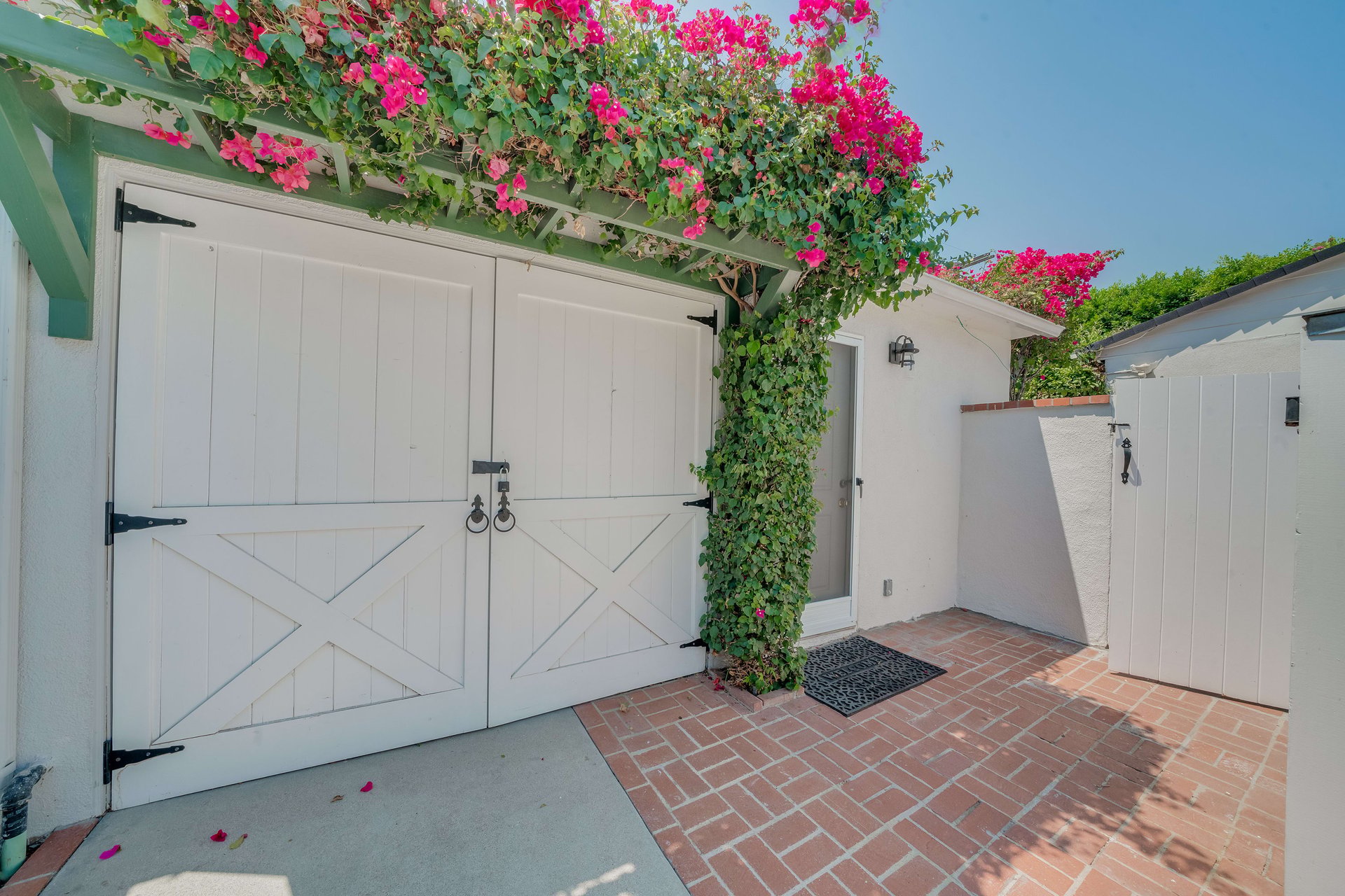 A Hampton's Vibe Traditional Home in Studio City 