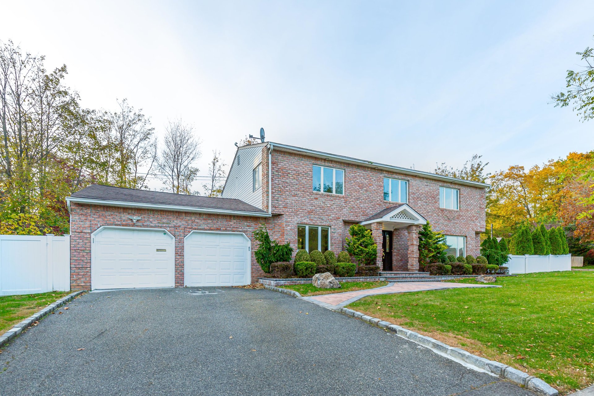 1 W Fern Drive, Jericho