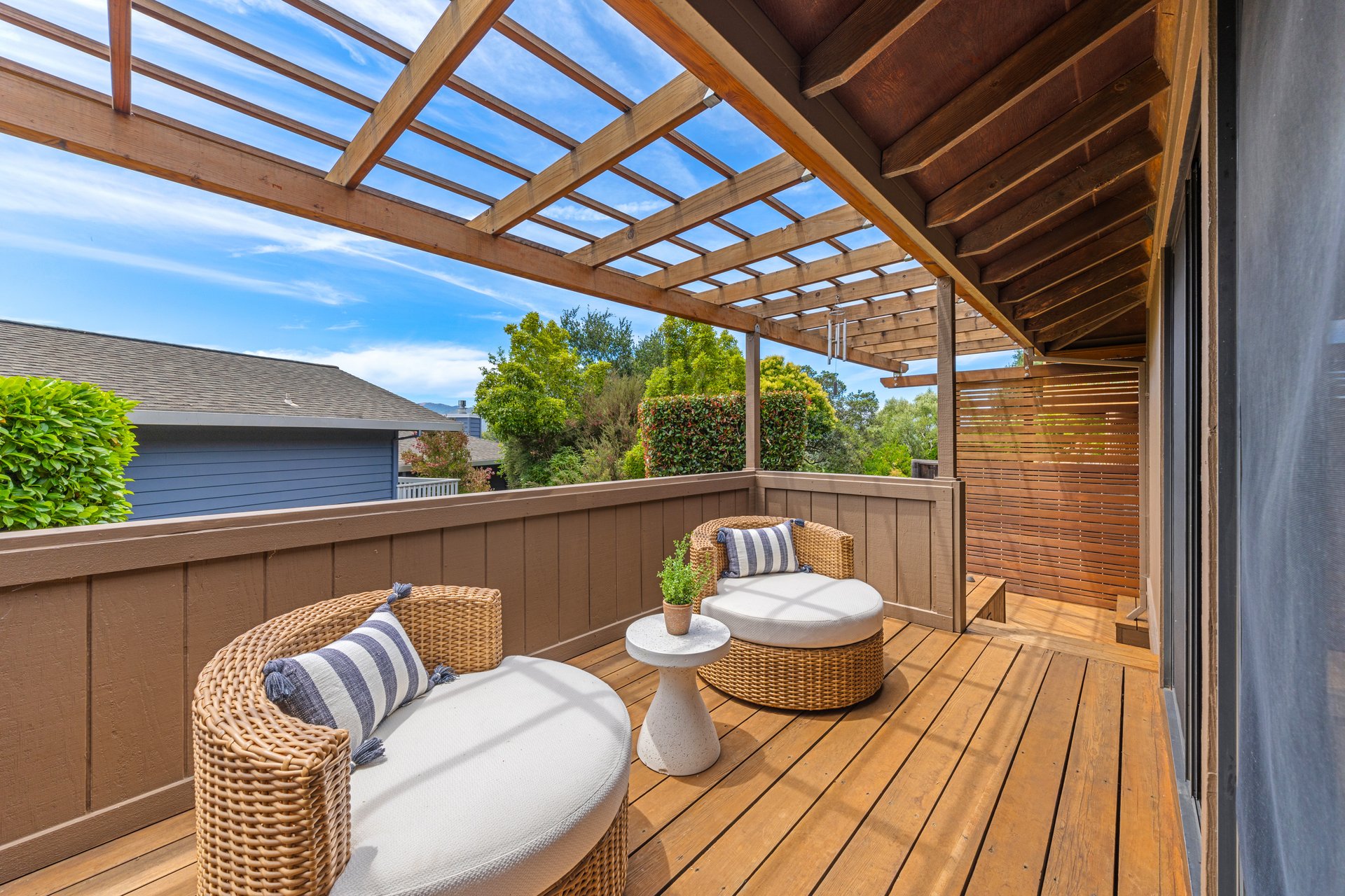 Inviting and Updated - Picturesque Grounds