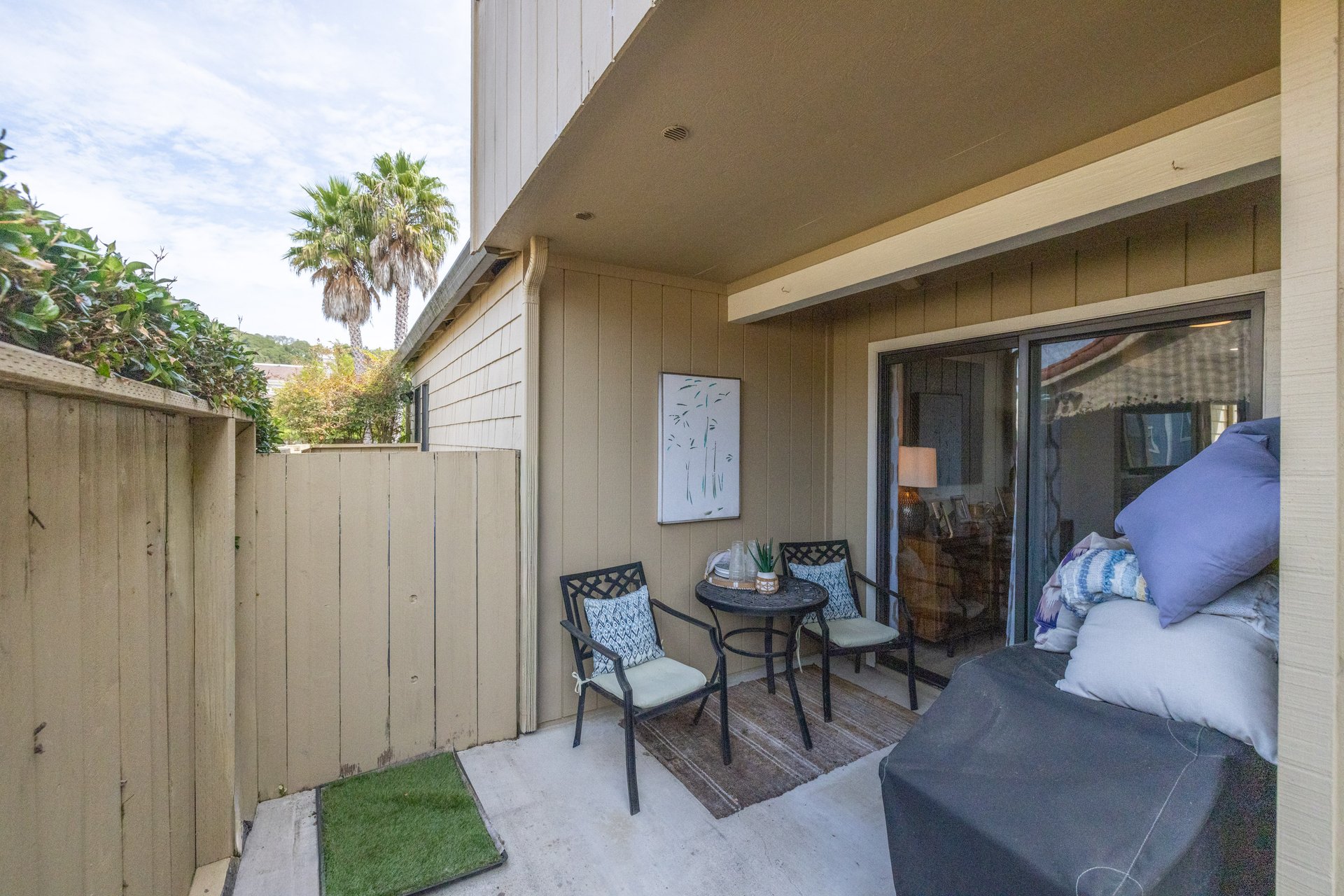 Charming Updated Townhouse Near the Ocean