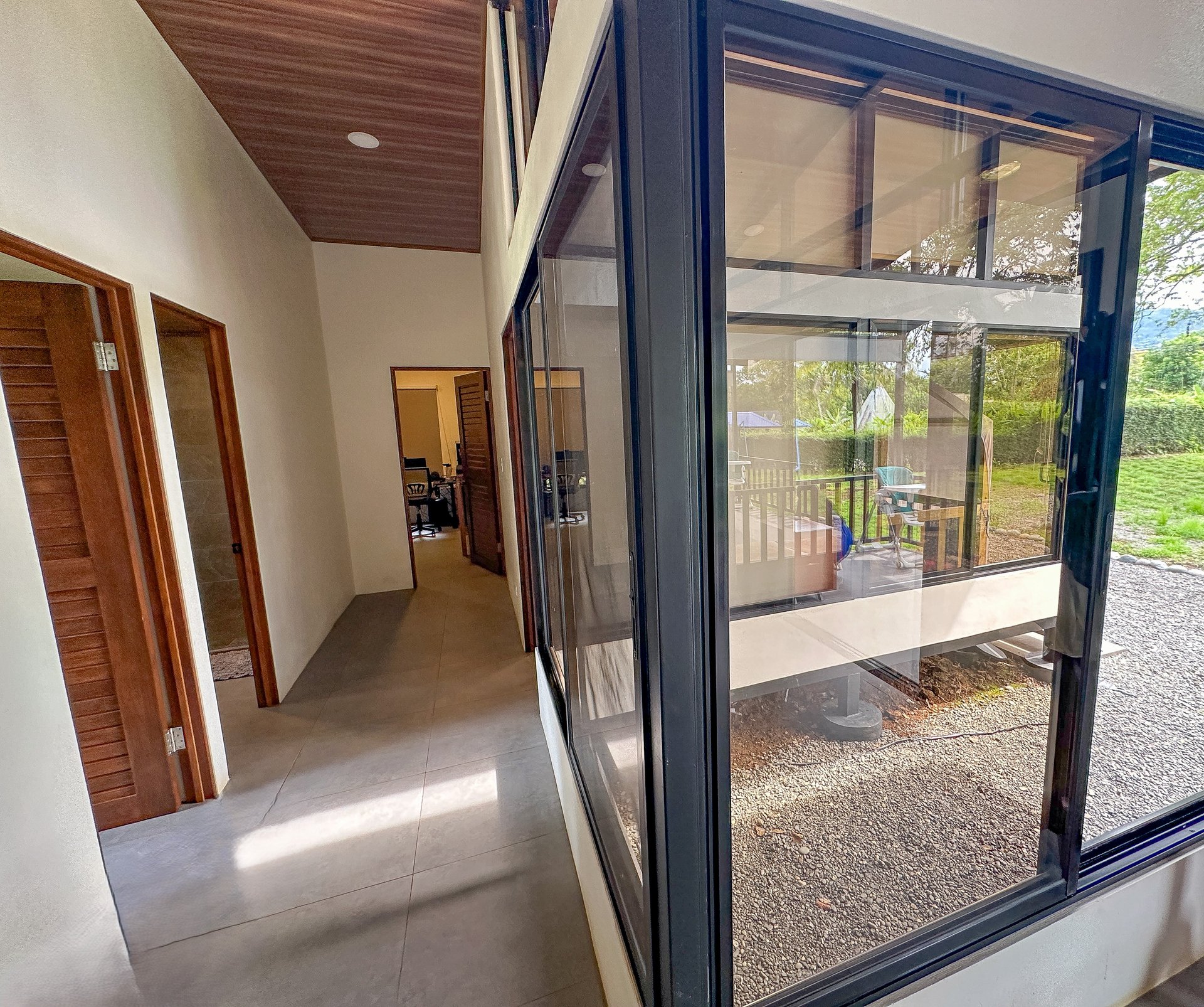 Charming 2-Bedroom Home in the Heart of Ojochal – Privacy, Convenience, and Opportunity Await!
