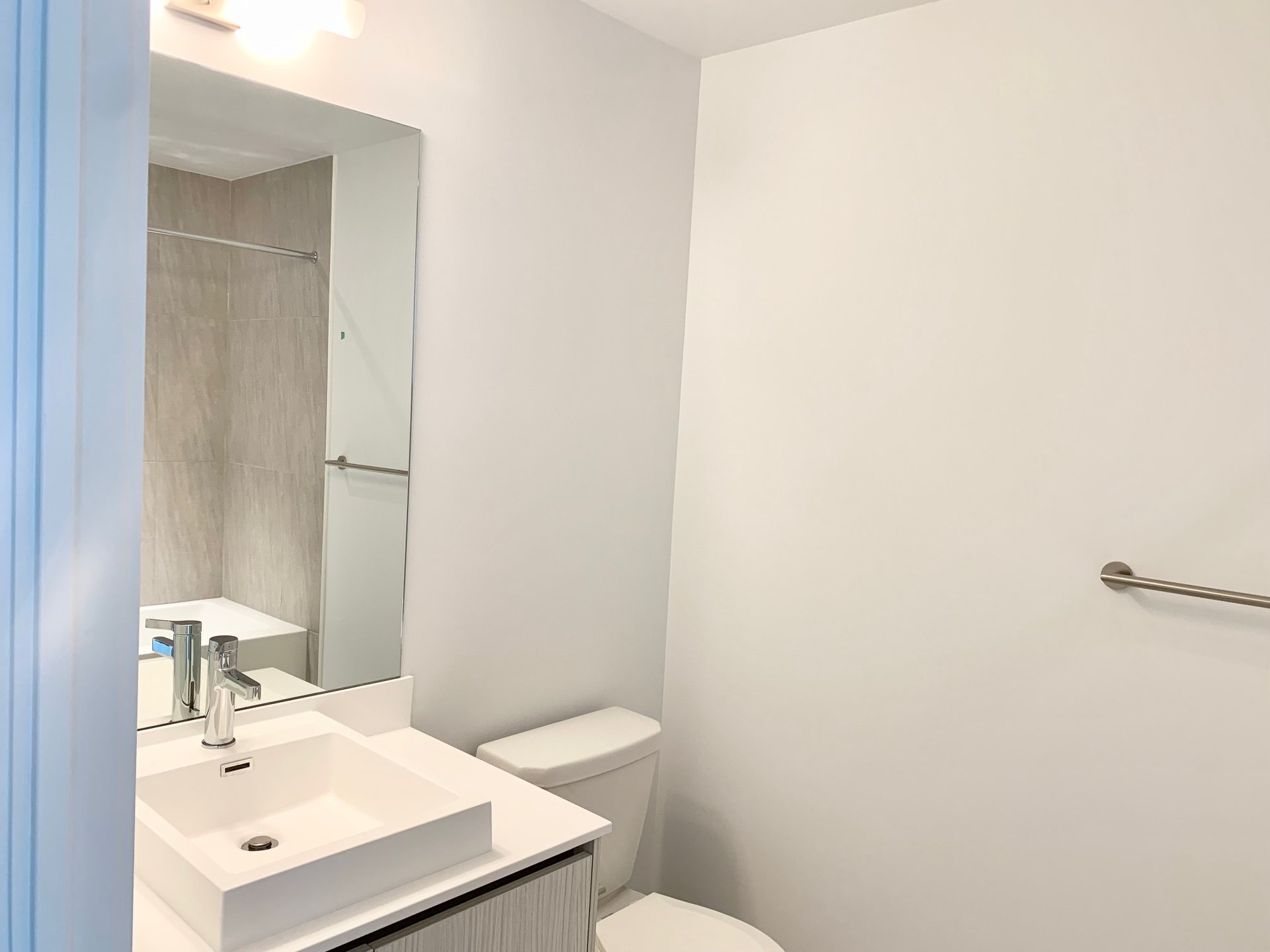 251 Manitoba St Unit: 2808