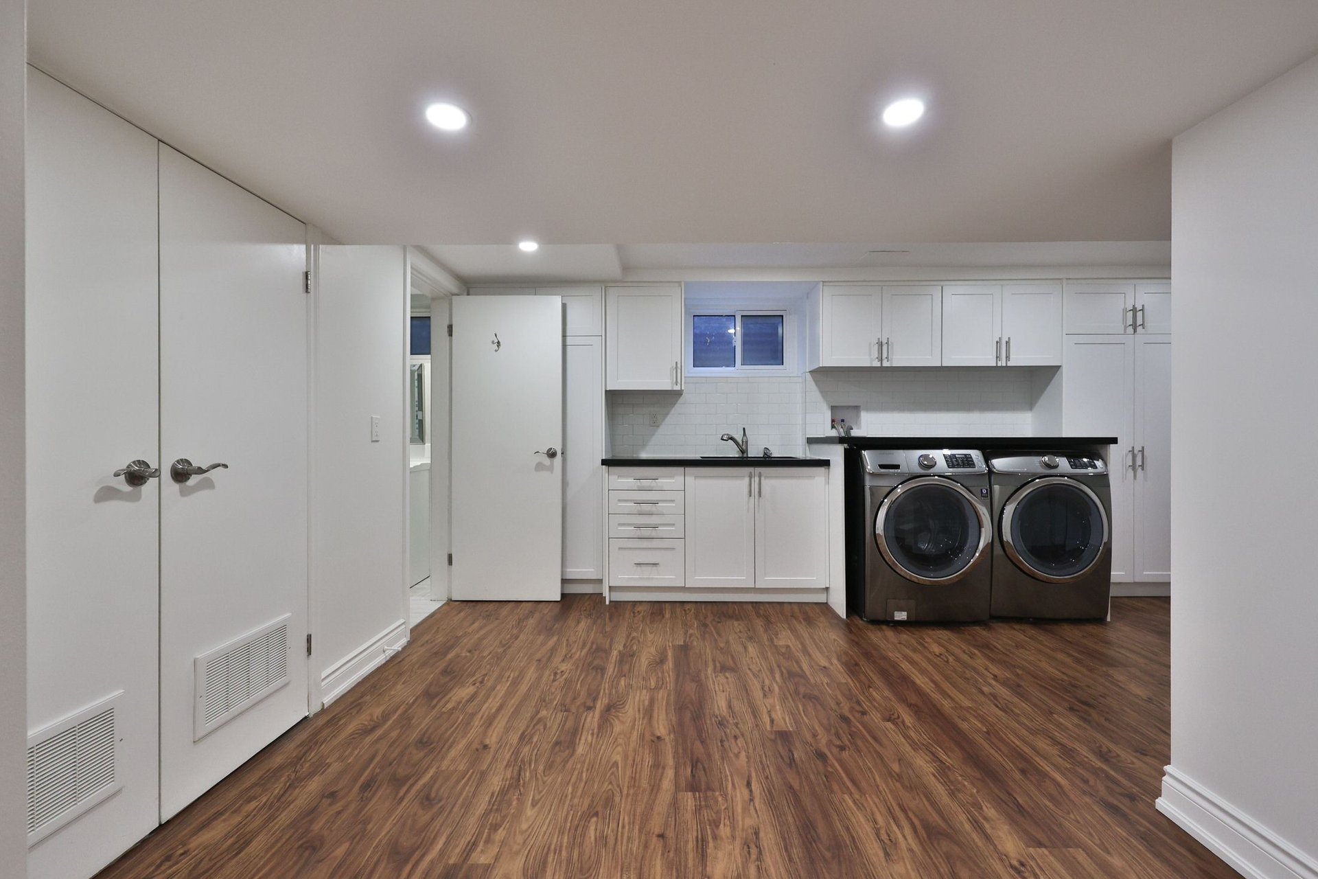 1439 Larchview Trail