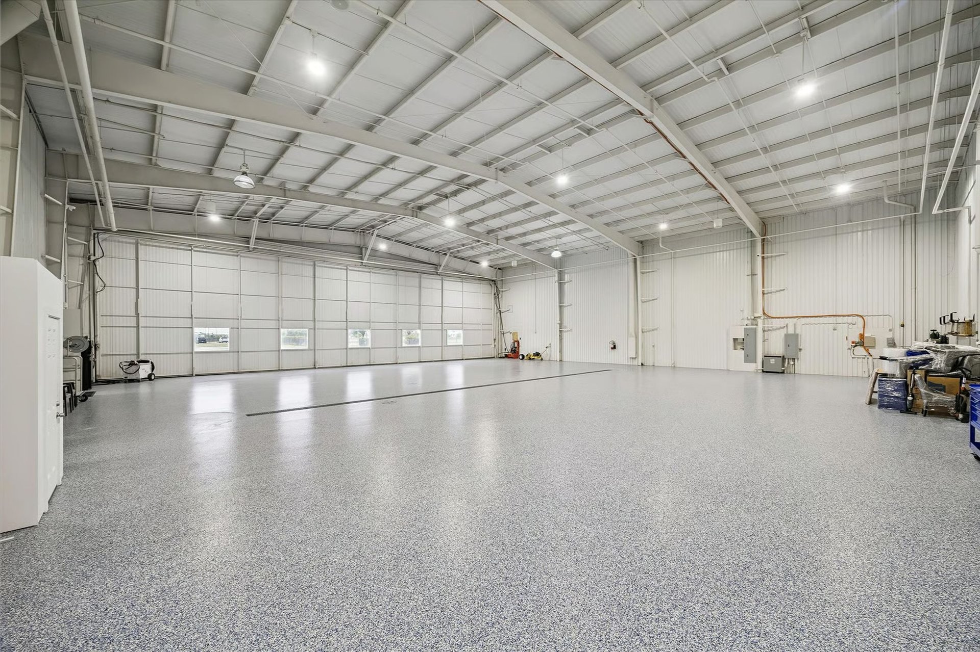 Hangar + Office - Sugar Land Regional Airport (KSGR)