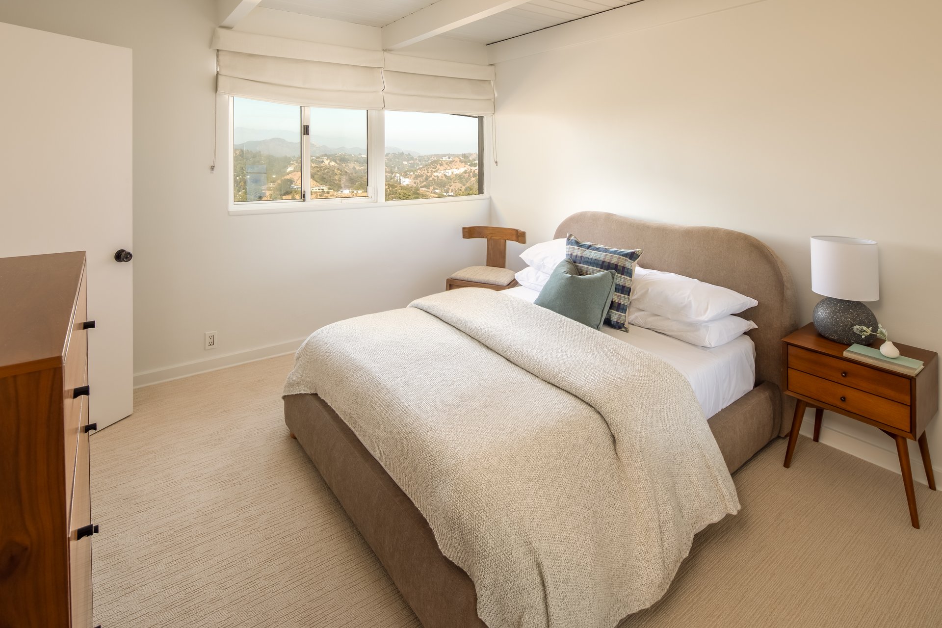 8595 Skyline Dr, Sunset Strip