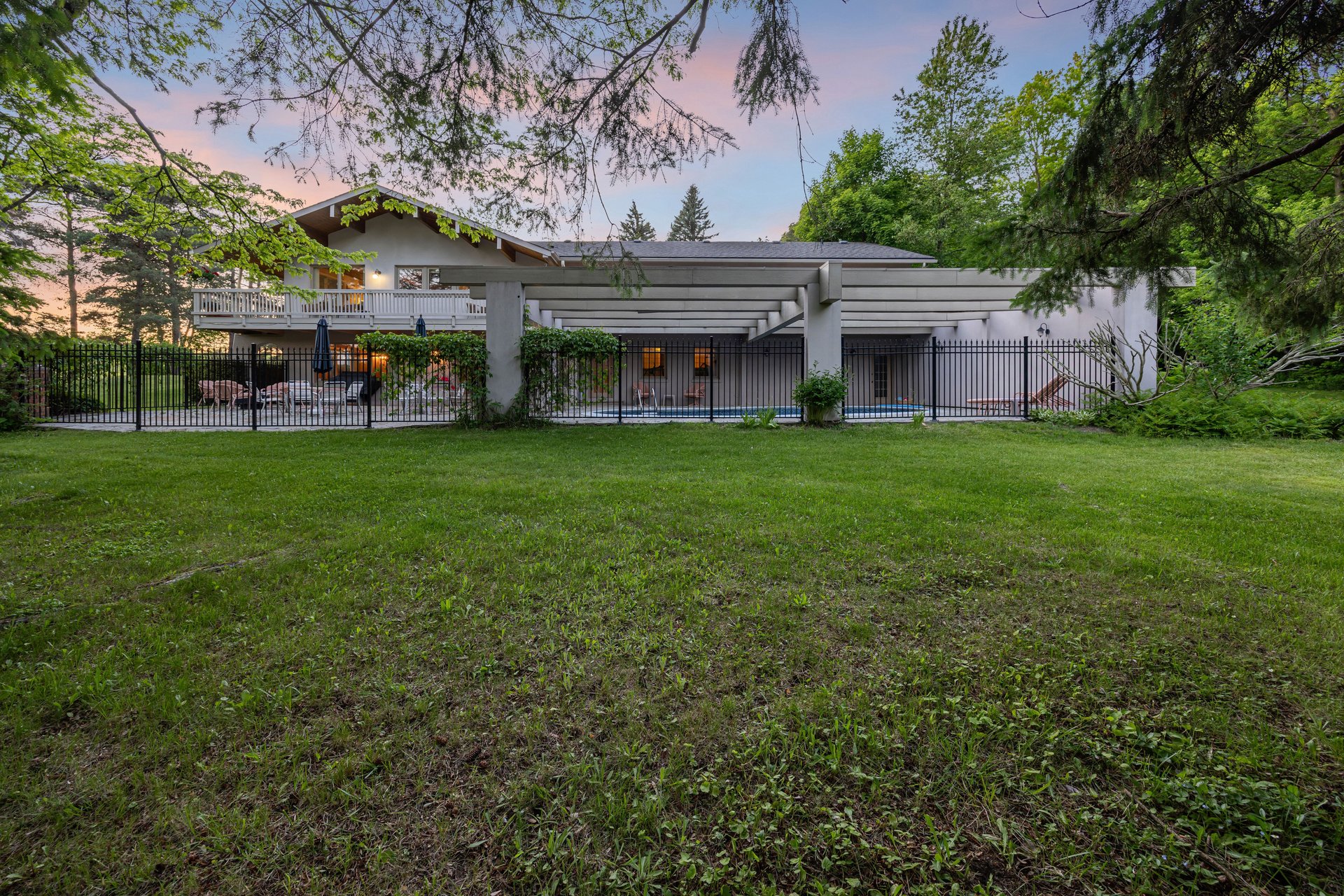 2360 8 Side Road, Burlington