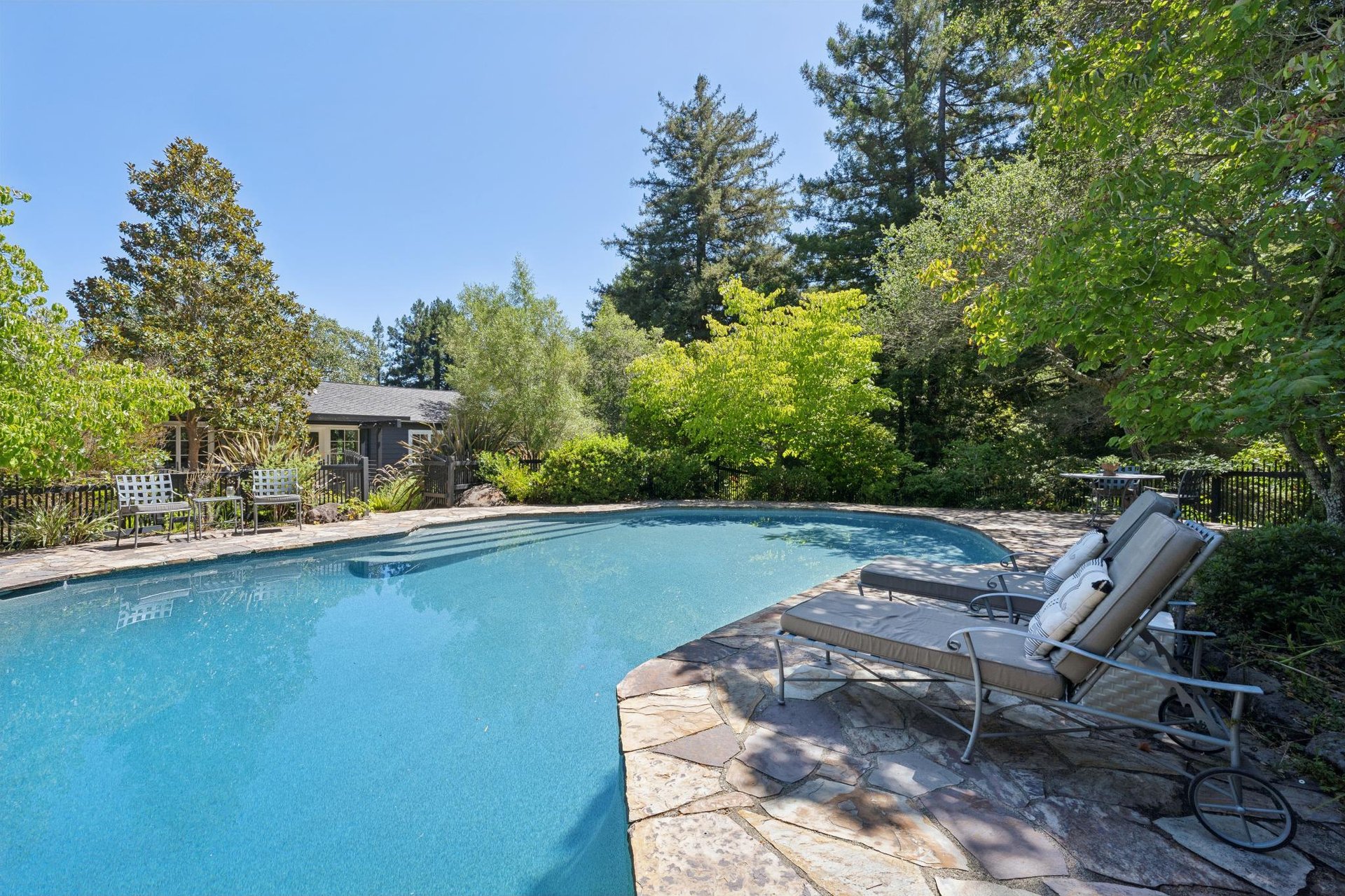 28 Black Log Rd