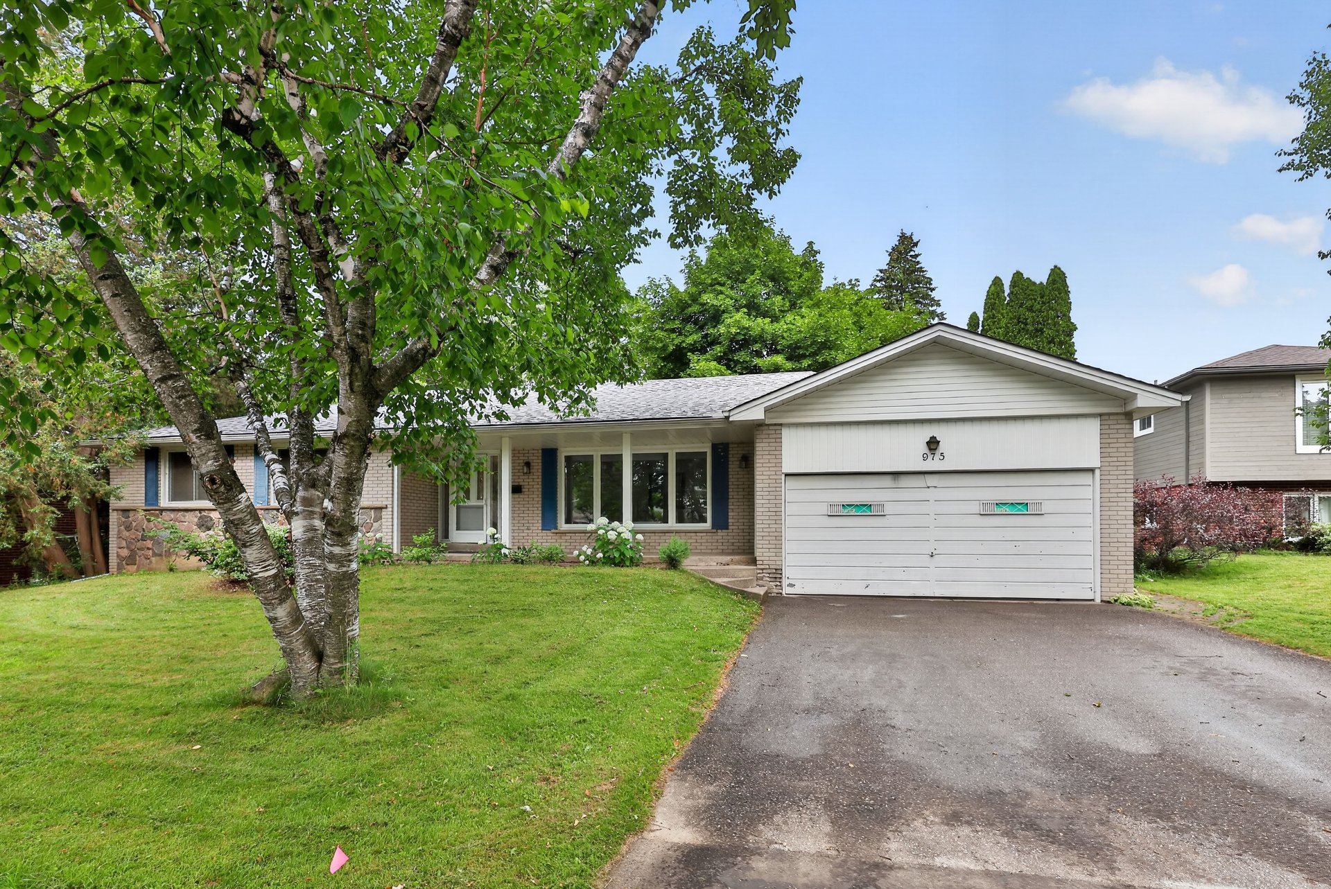 975 Cresthampton Lane