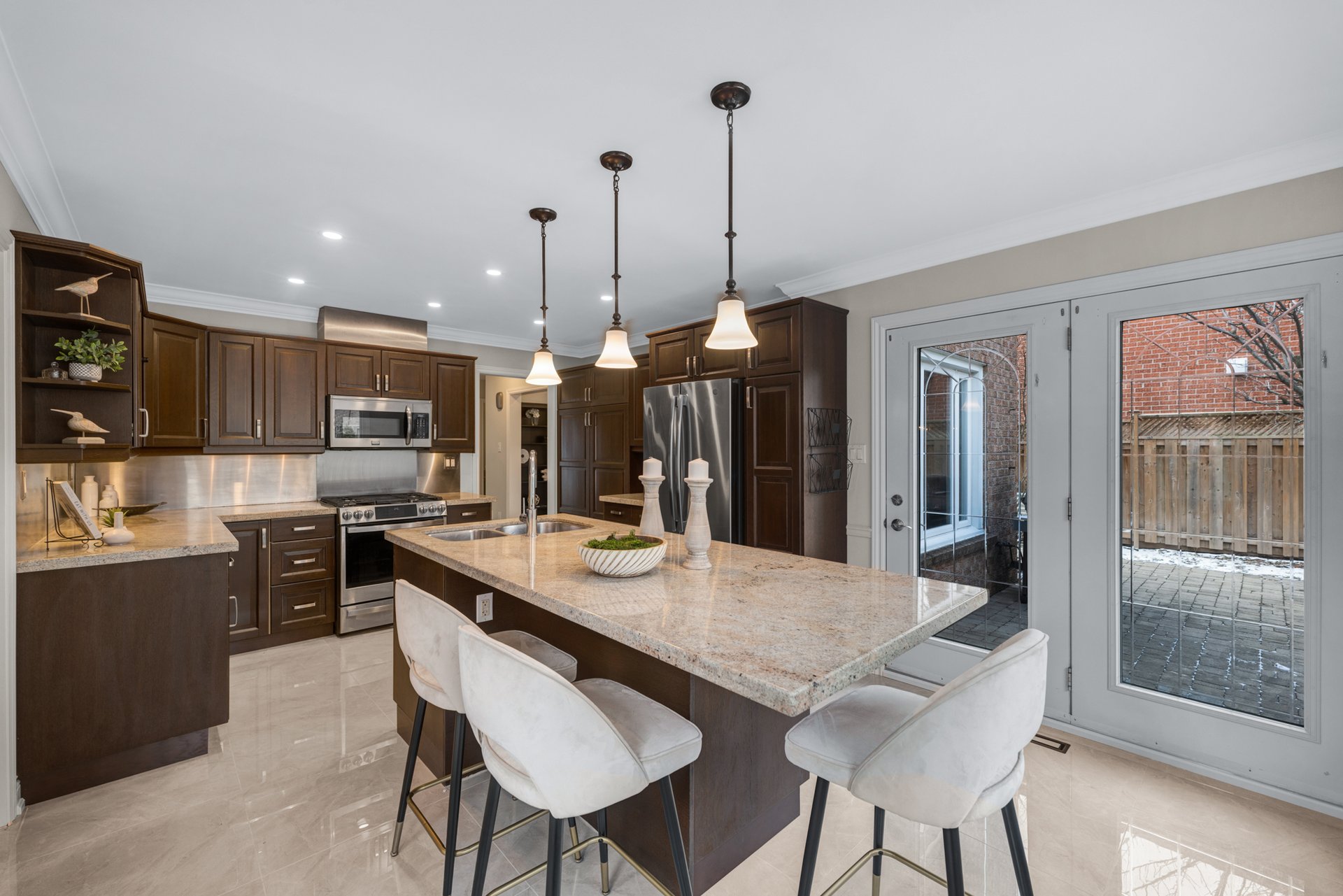 1053 Red Pine Cres
