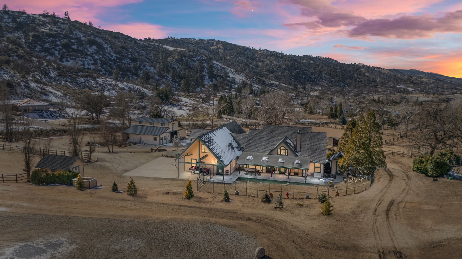 Equestrian Estate in Bear Valley Springs: 25820 Skyline Drive