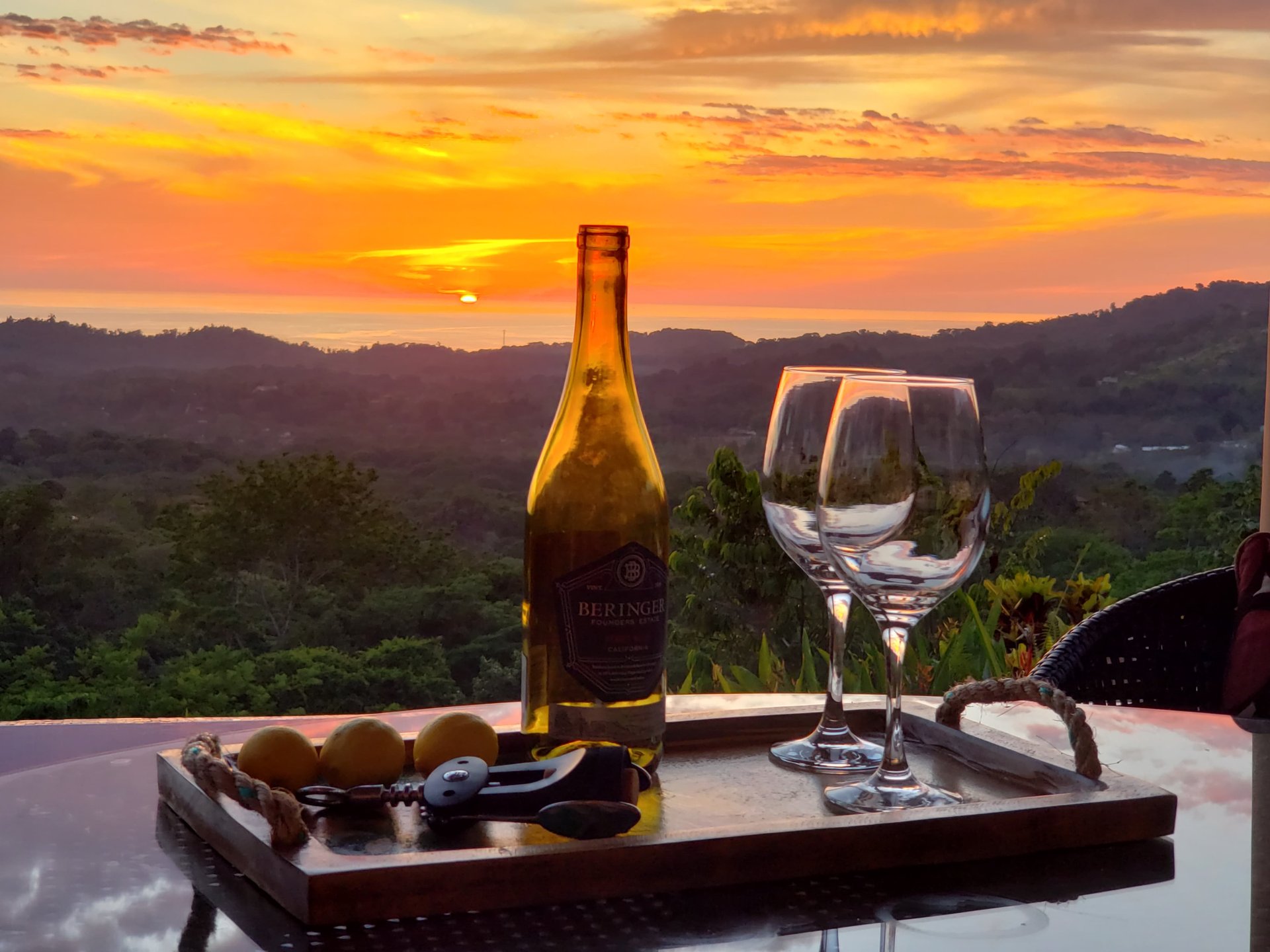 Ojochateau - Rare Ocean & Mountain View 4BR Home in Costa Rica