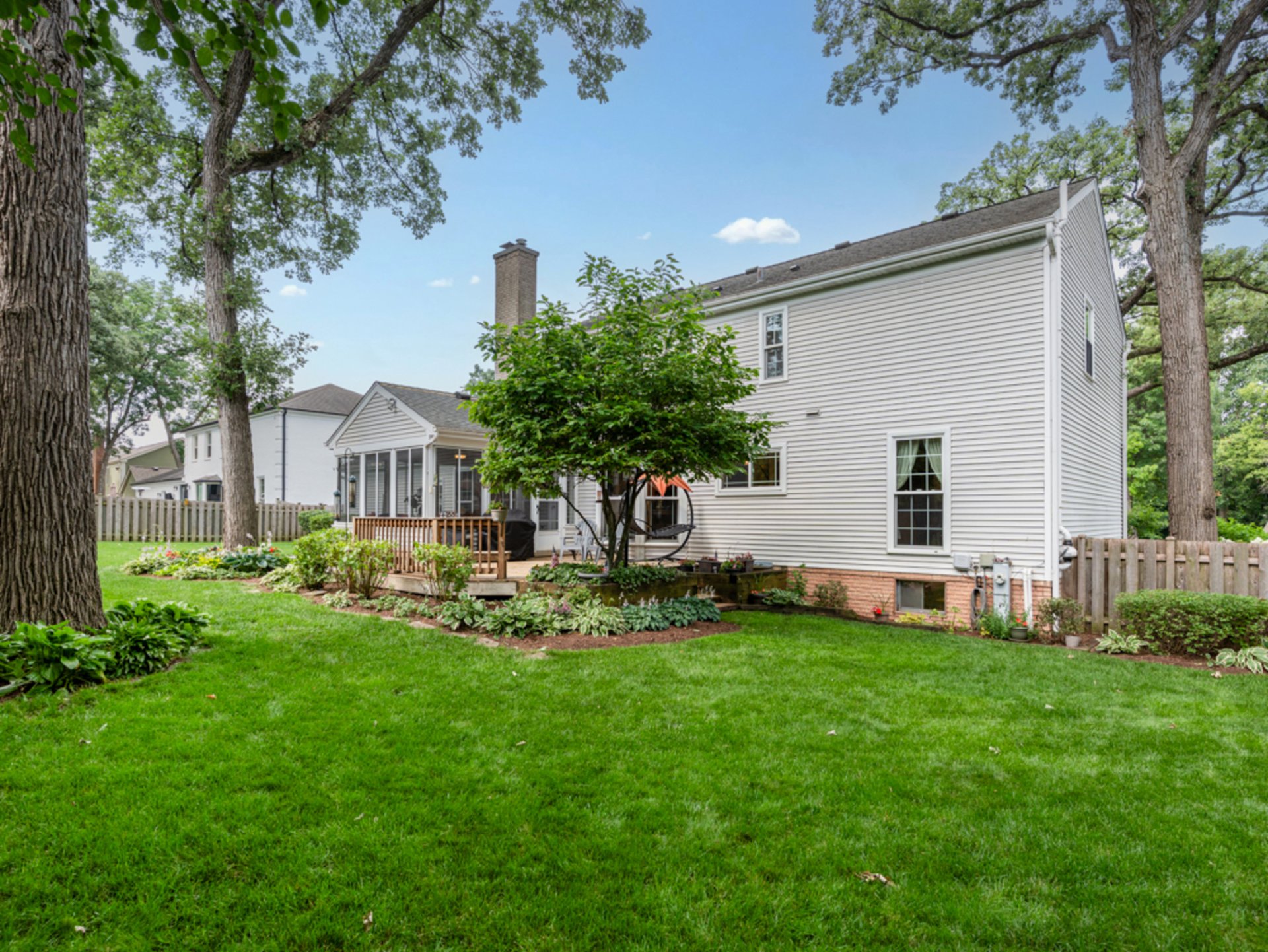 1235  Pin Oak Court