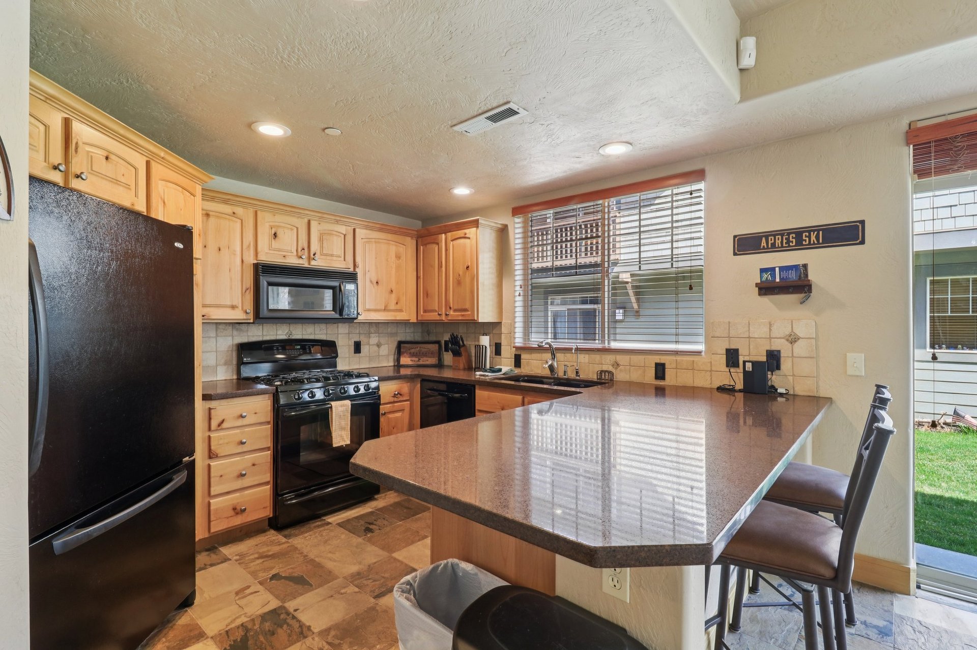 6010 N Fox Pointe