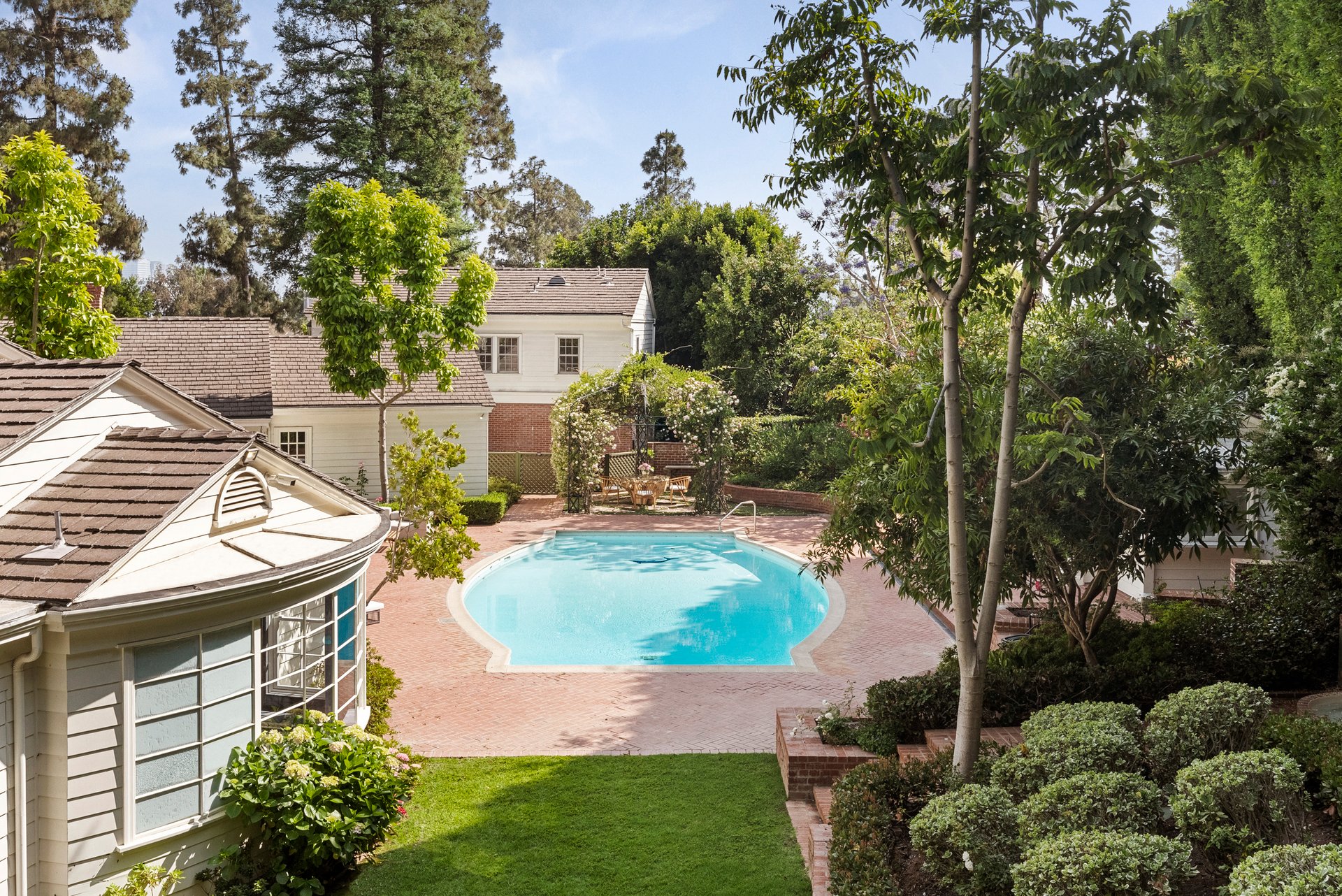 1001 N Crescent Dr, Beverly Hills 