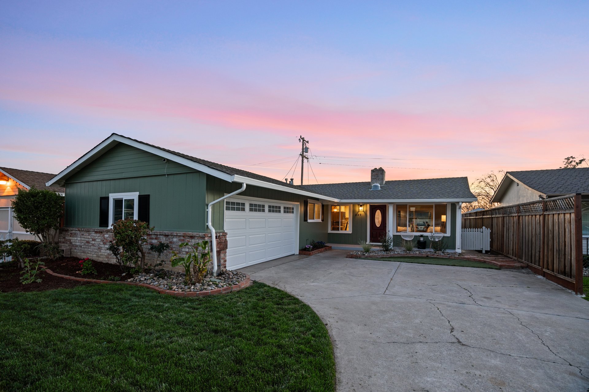 849 Selby LN